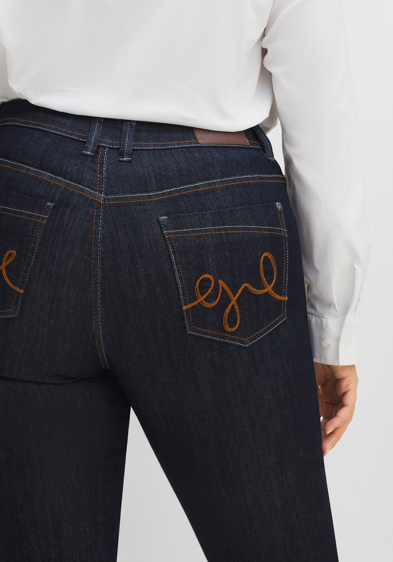 sheego Jeans mit Kontrastnähten - blue black denim