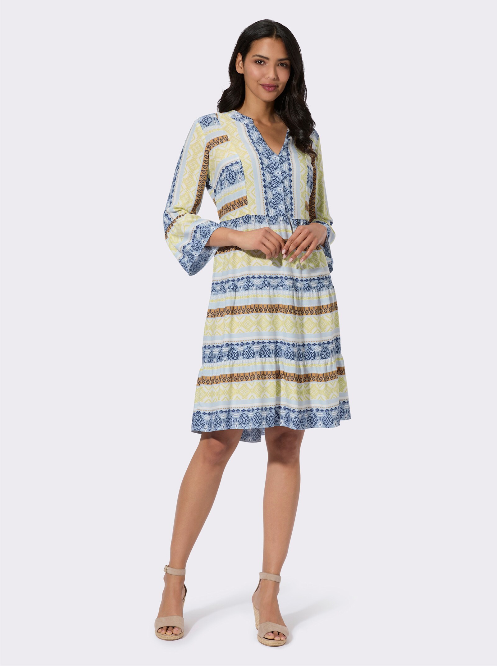 Gelaagde jurk met volant aan de mouwboord - citroen/donkerblauw bedrukt