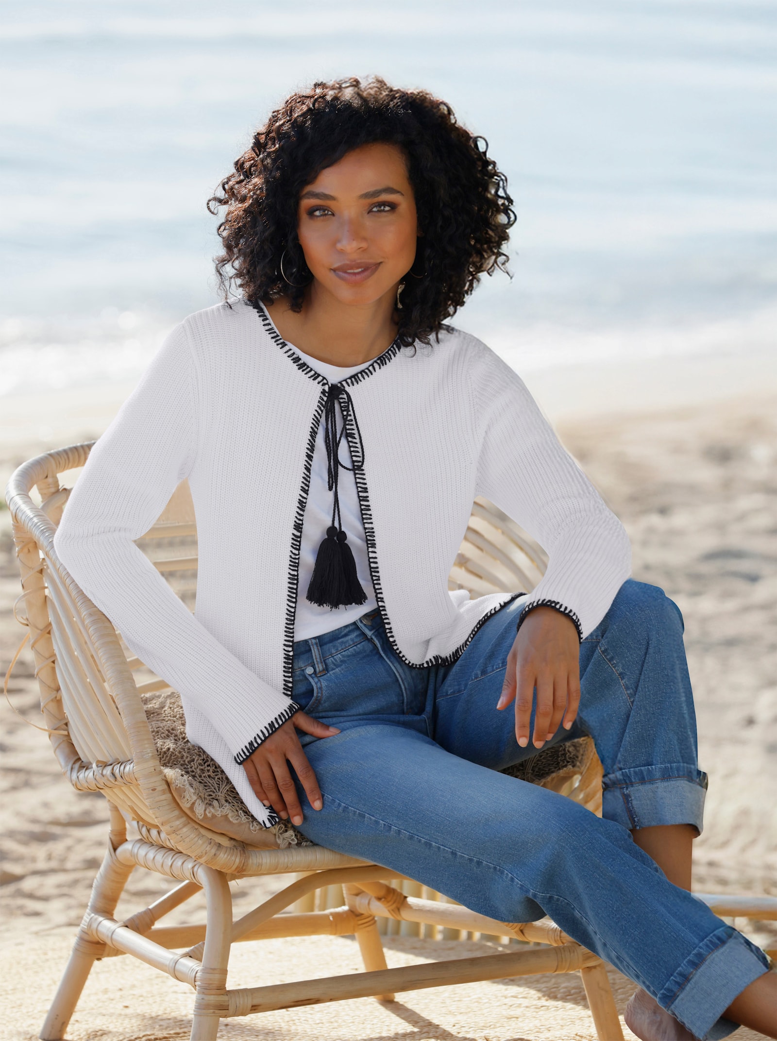 heine Strickjacke mit Kontrast-Stitching - weiß-schwarz