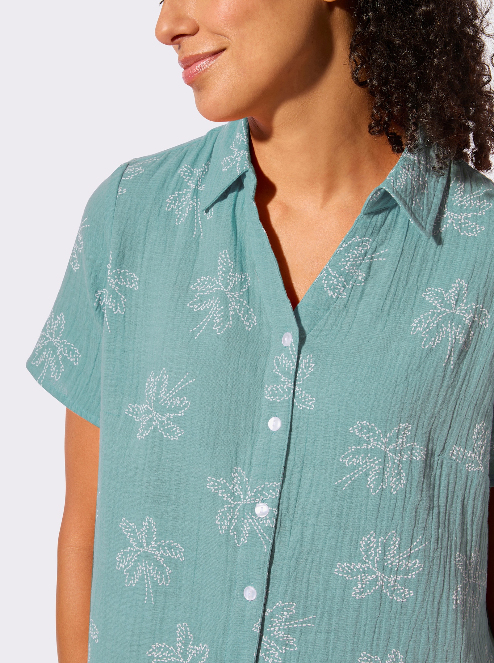 Baumwollbluse mit Palmen-Print - salbei-ecru