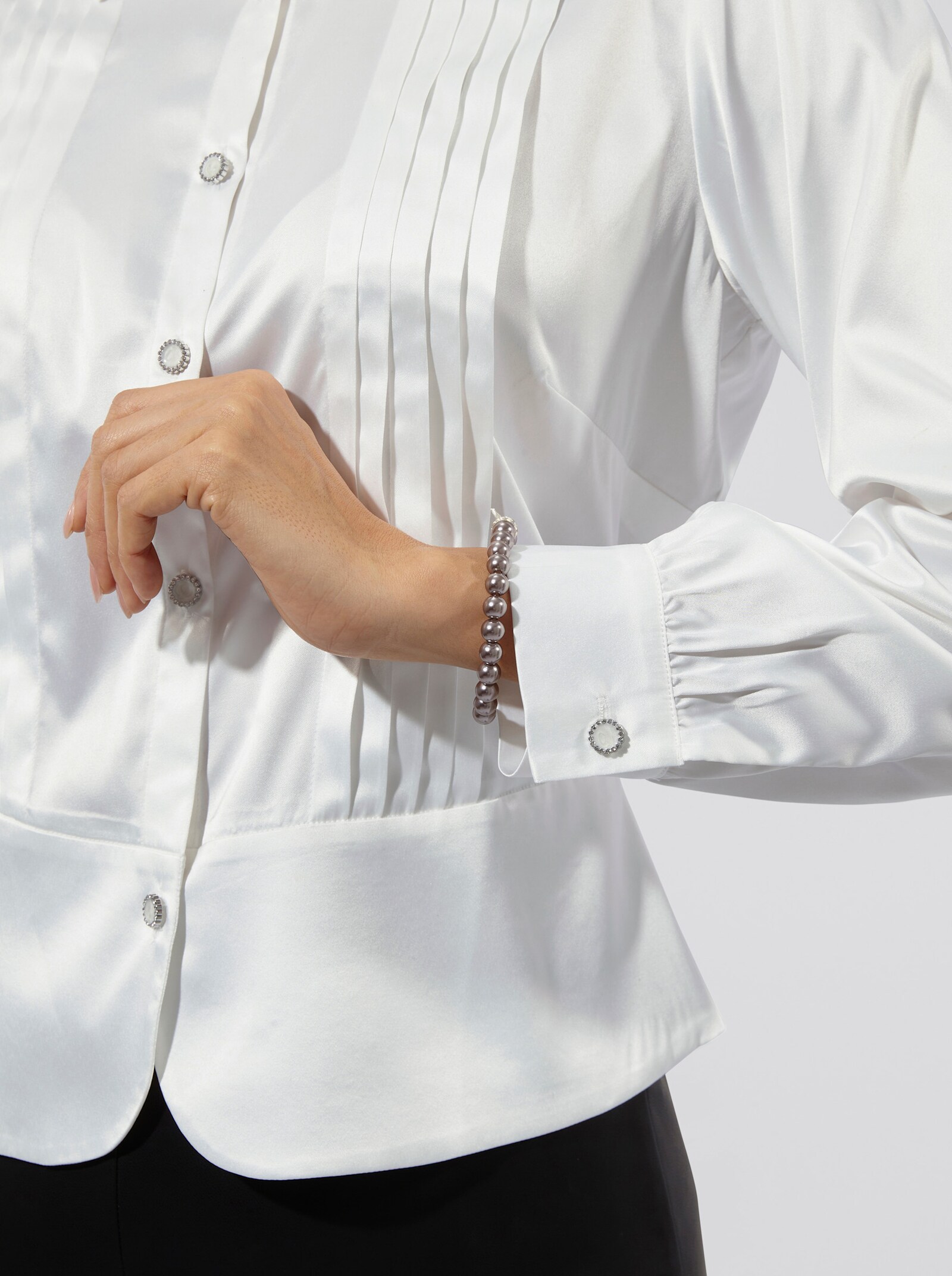 Satinbluse mit Hemdkragen - ecru