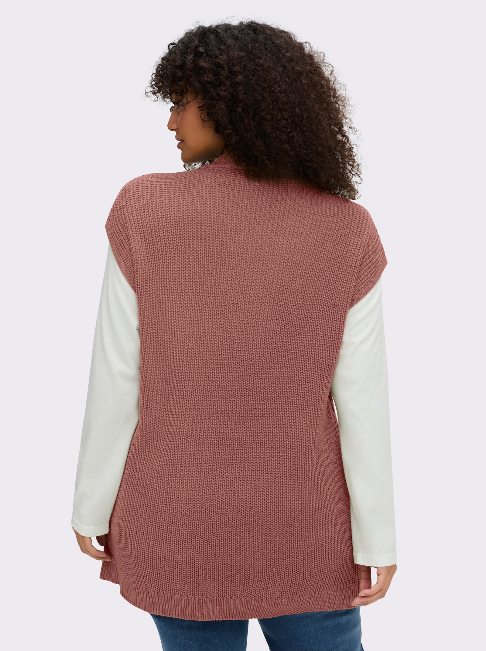 Strickweste mit Zopfmuster vorne - rosenholz