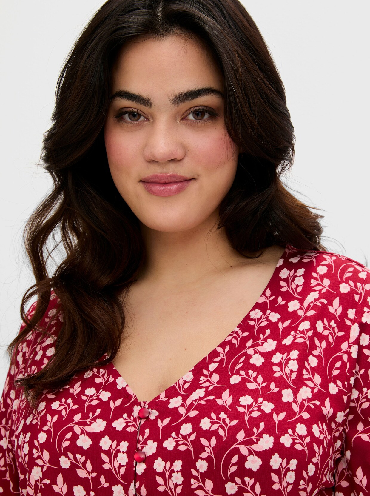 sheego Shirt mit Blümchenprint und Knopfleiste - kirschrot-gemustert