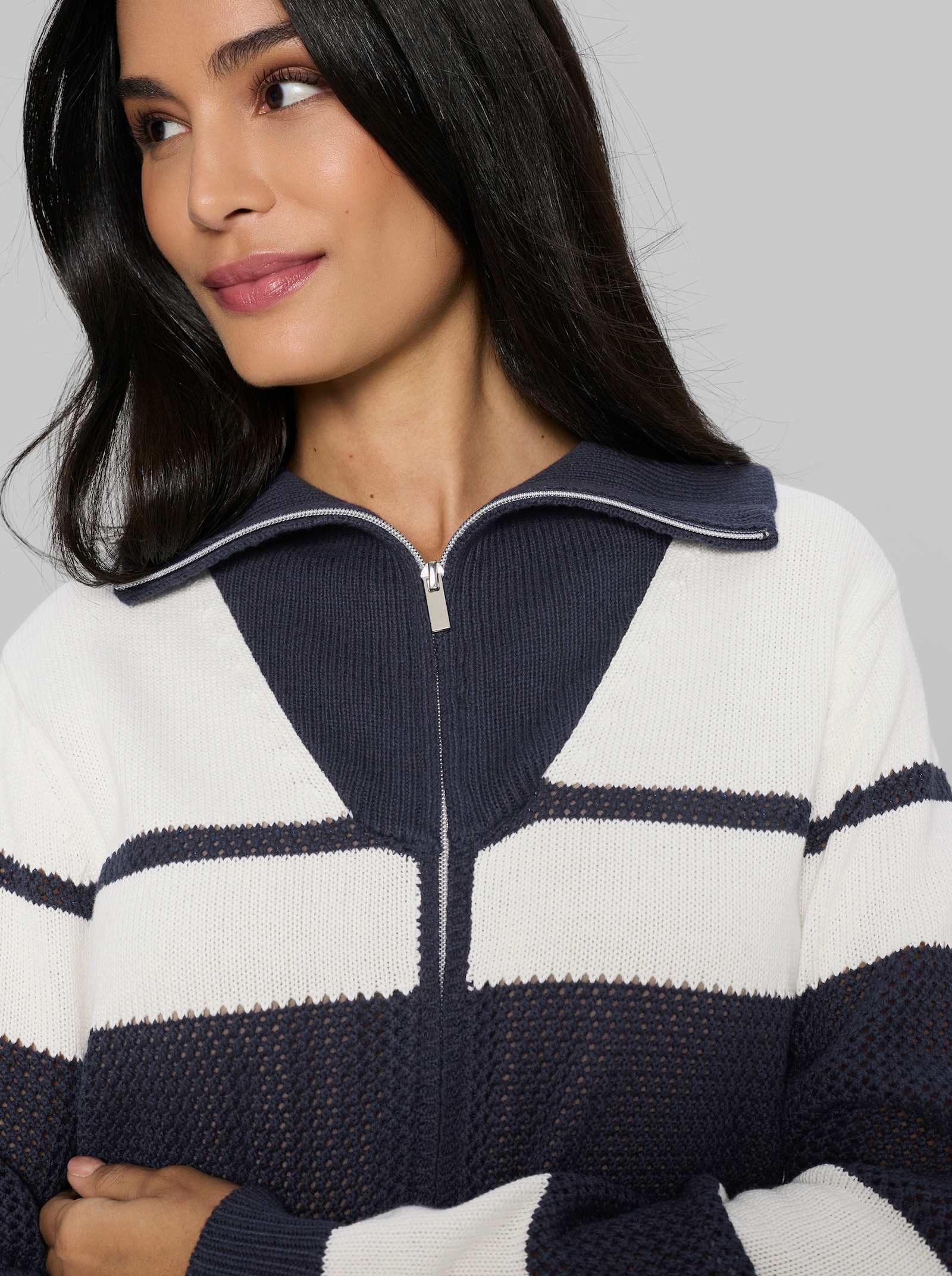 heine Strickjacke mit Ajour-Einsätzen - marine-ecru-gemustert