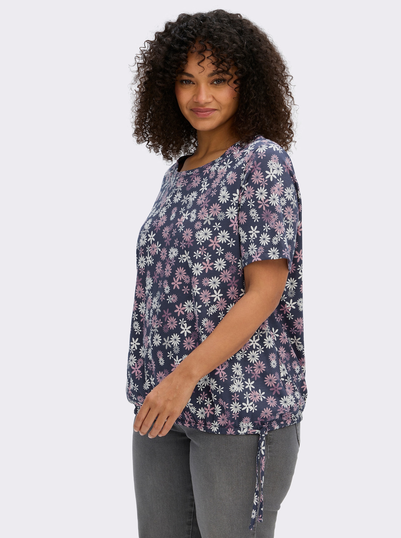 sheego Print-Shirt mit Tunnelzug am Saum - tiefblau-champagner-bedruckt