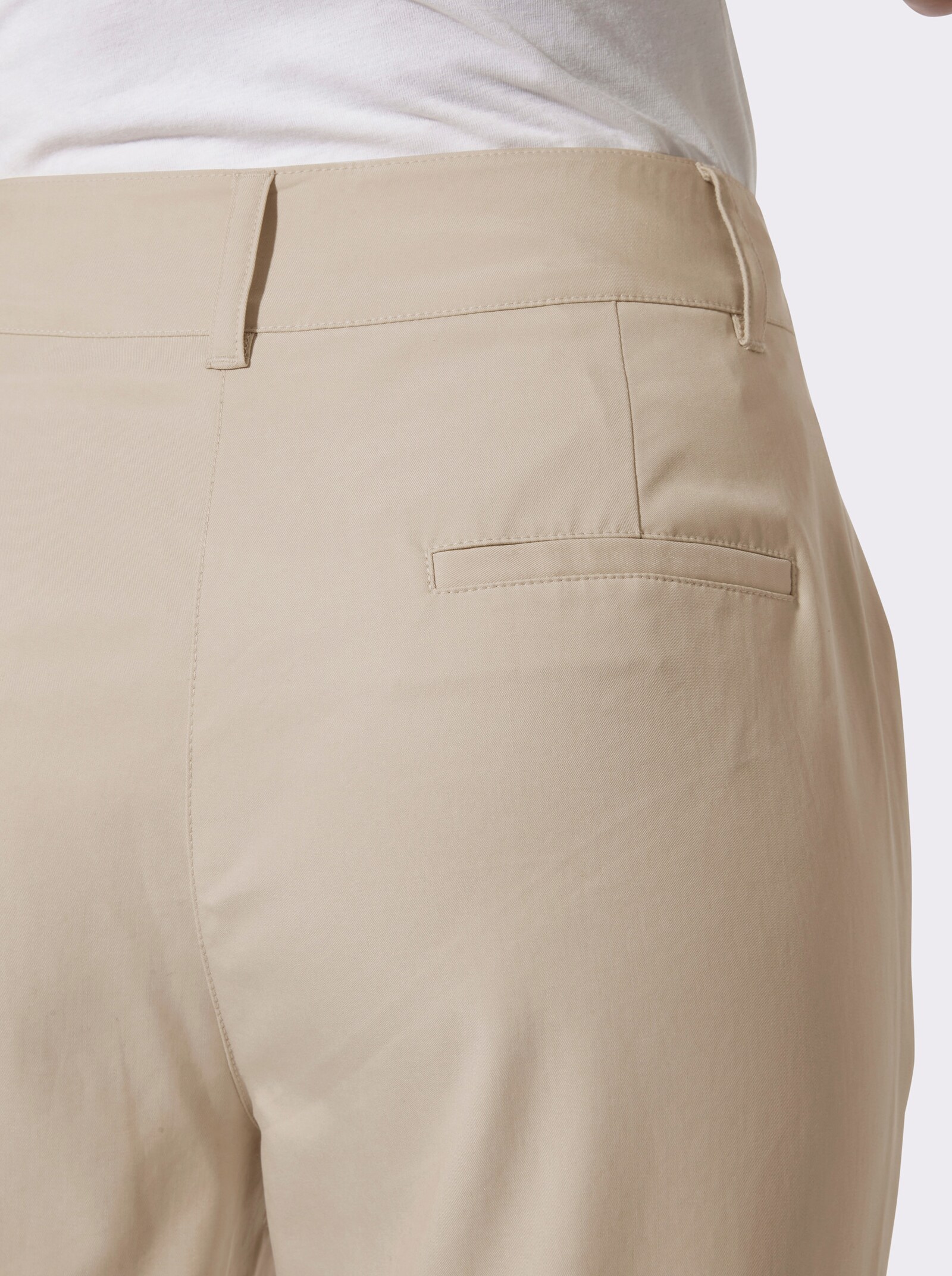 Hose in schimmernder Qualität - sand