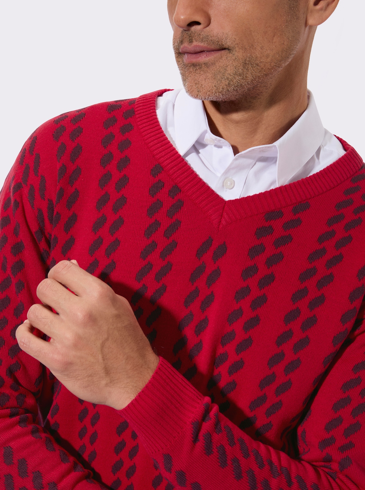 Svetr s výstřihem do V s grafickým pleteným vzorem - červená-burgundská