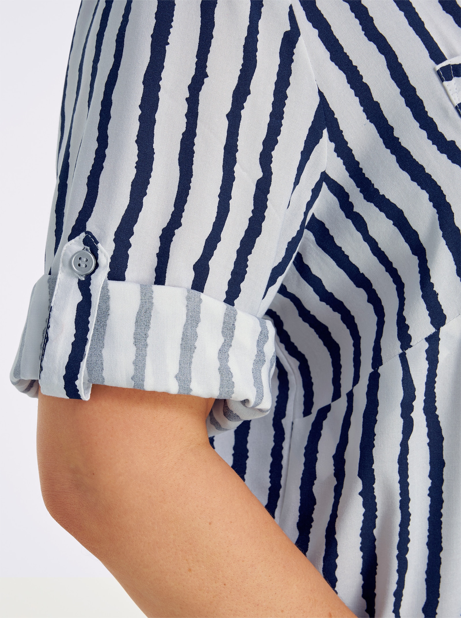 Gestreifte Bluse mit Schnürung am Ausschnitt - marine-weiß-gestreift