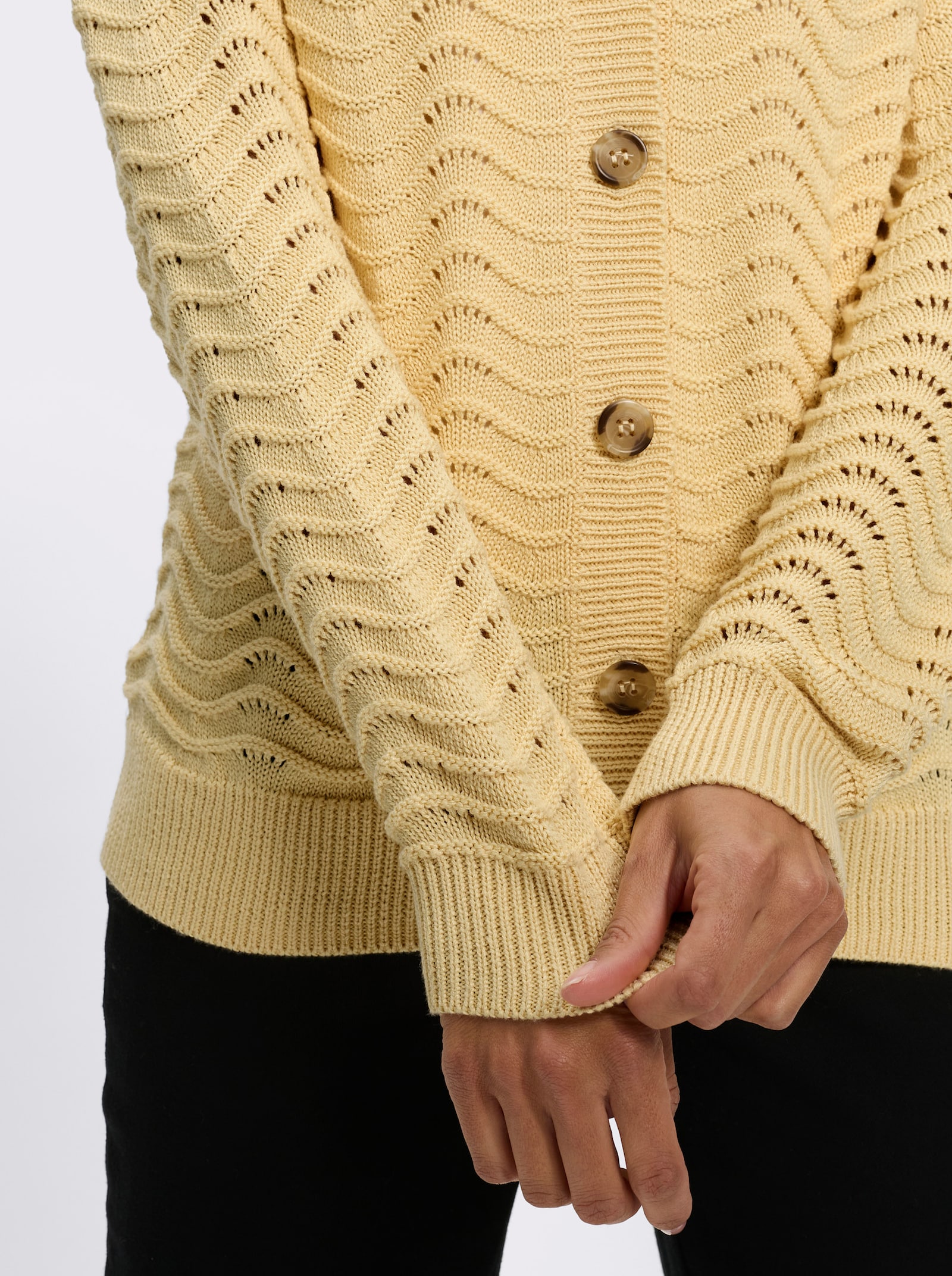 Strickjacke mit wellenförmigem Ajourmuster - vanille