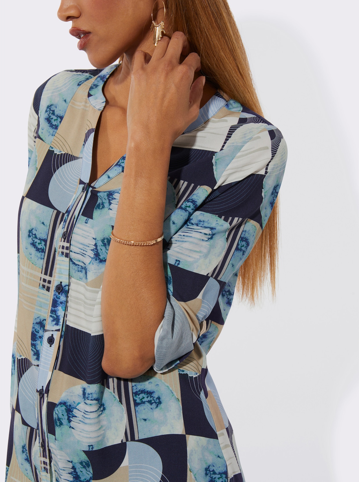 Druckbluse im figurumspielden Schnitt - marine-bleu-bedruckt