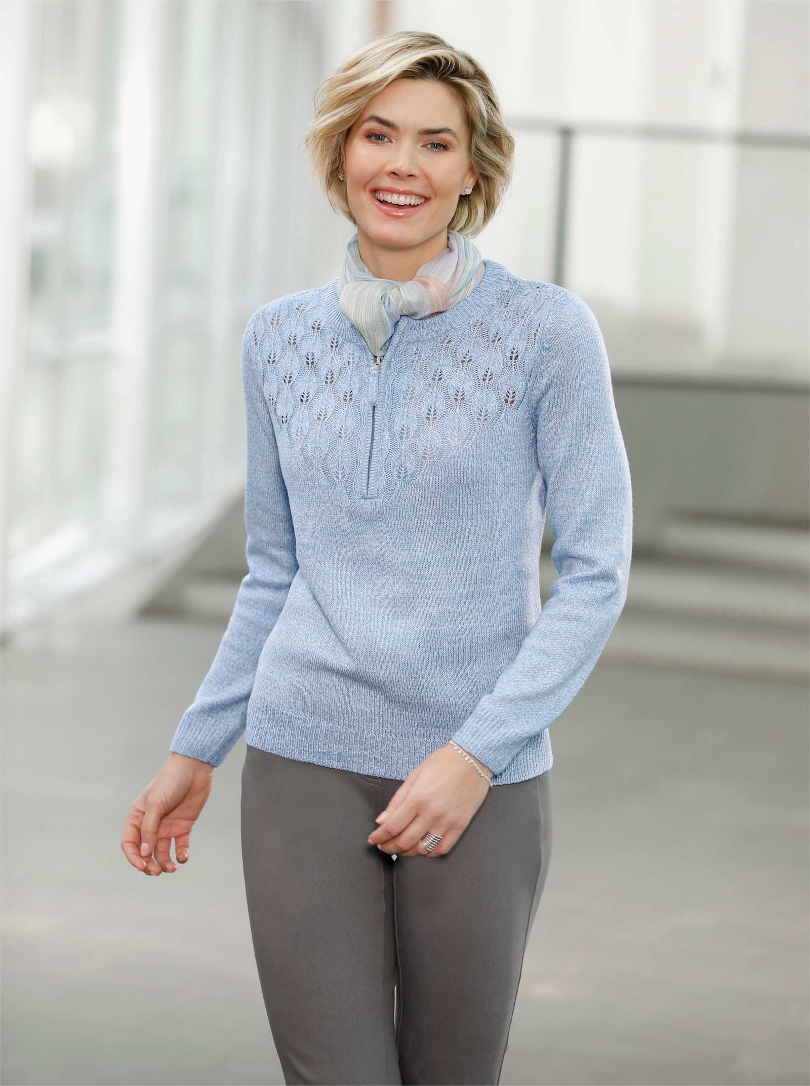 Rundhalspullover mit kurzem Reißverschluss - bleu-meliert