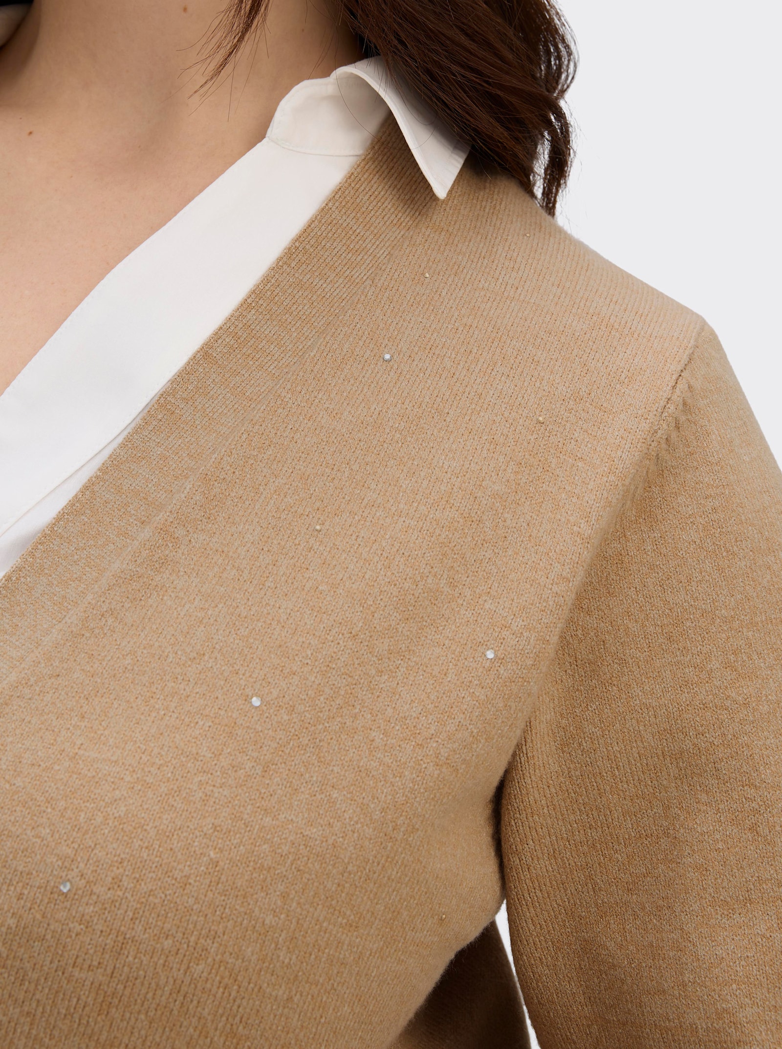sheego Cardigan mit Ziersteinchen - camel-champagner