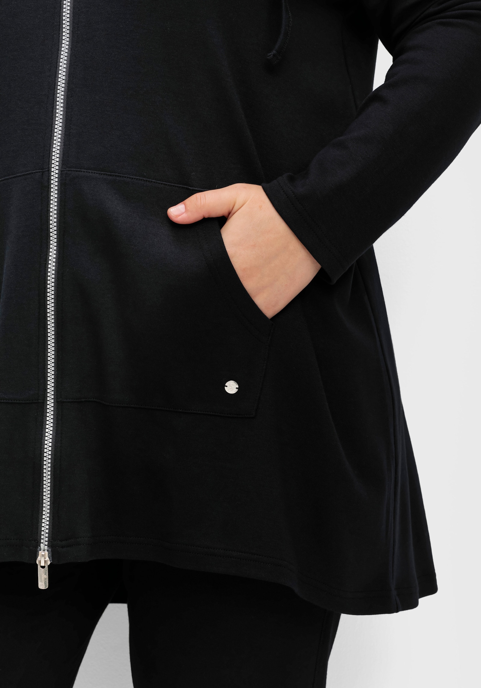 sheego Shirtjacke mit 2-Wege-Reißverschluss, Longform - schwarz