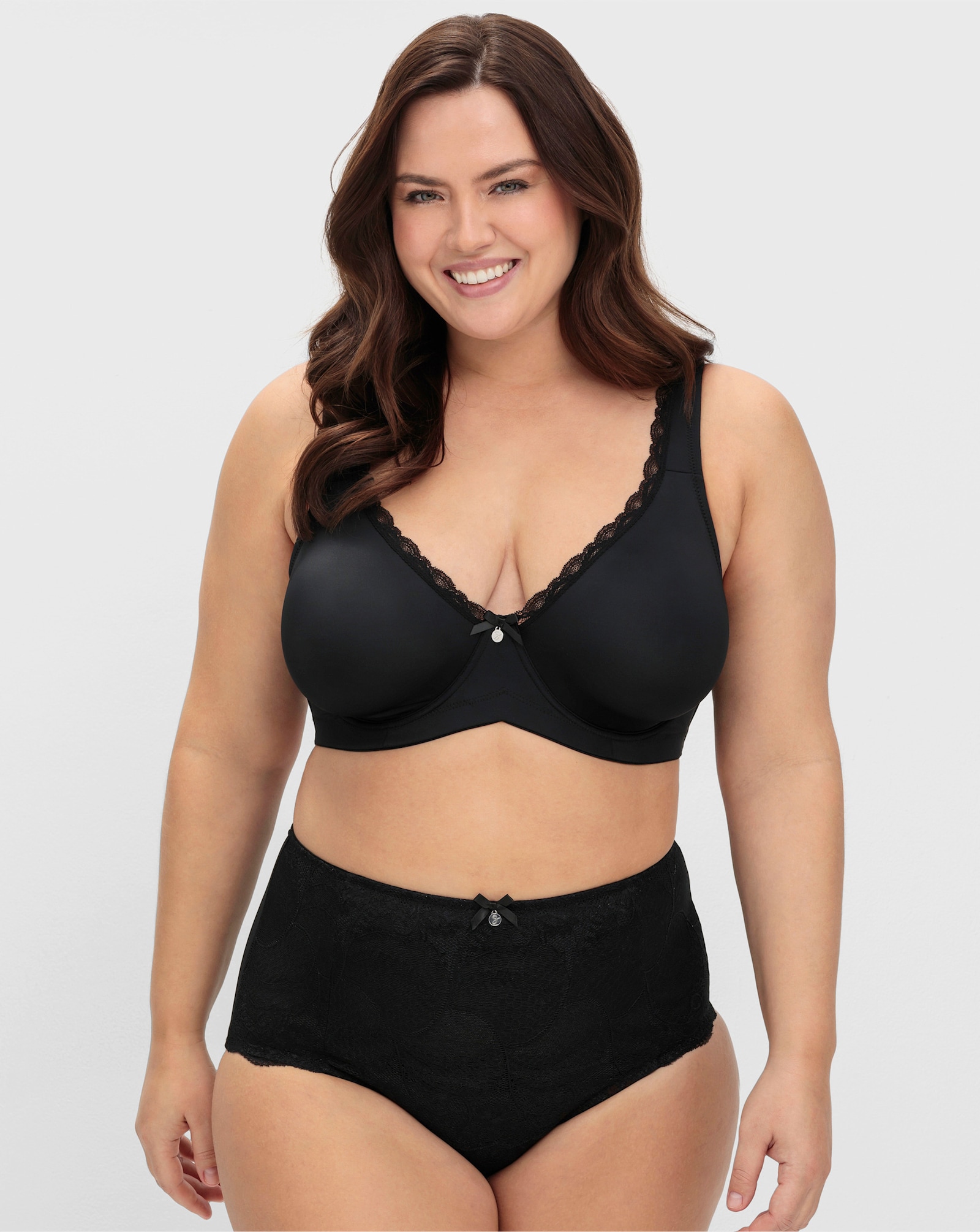 sheego Bügel-BH mit Spitzenbordüre - schwarz