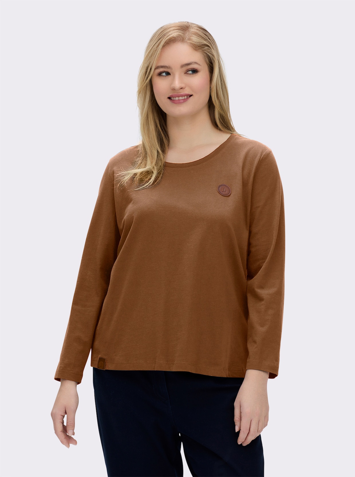 Langarmshirt mit Leder-Imitat-Patch - cognac