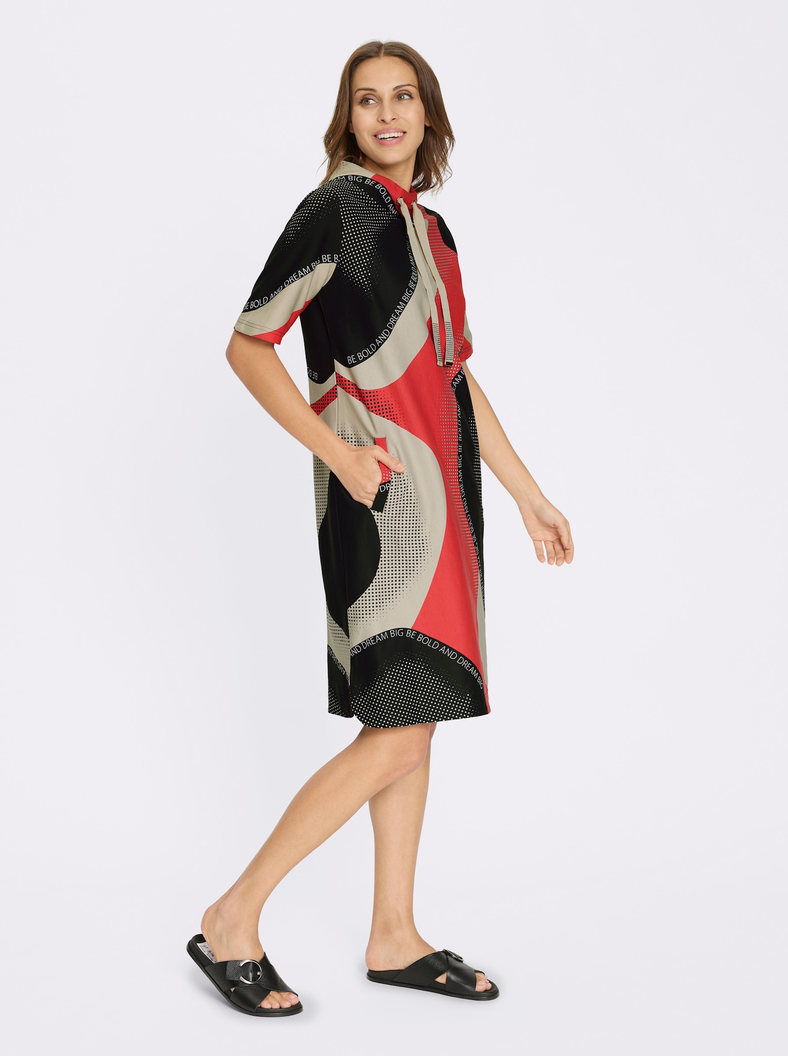 Sweatkleid mit seitlichen Taschen - erdbeere-schwarz-bedruckt