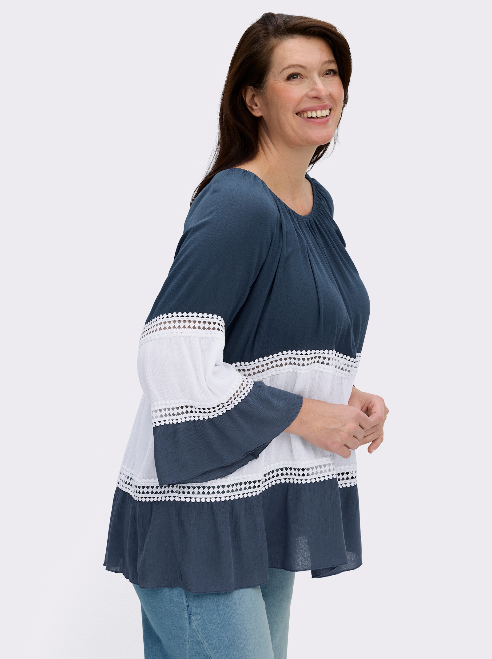 Crinklebluse mit Spitzen-Akzenten - dunkelblau-ecru-gemustert