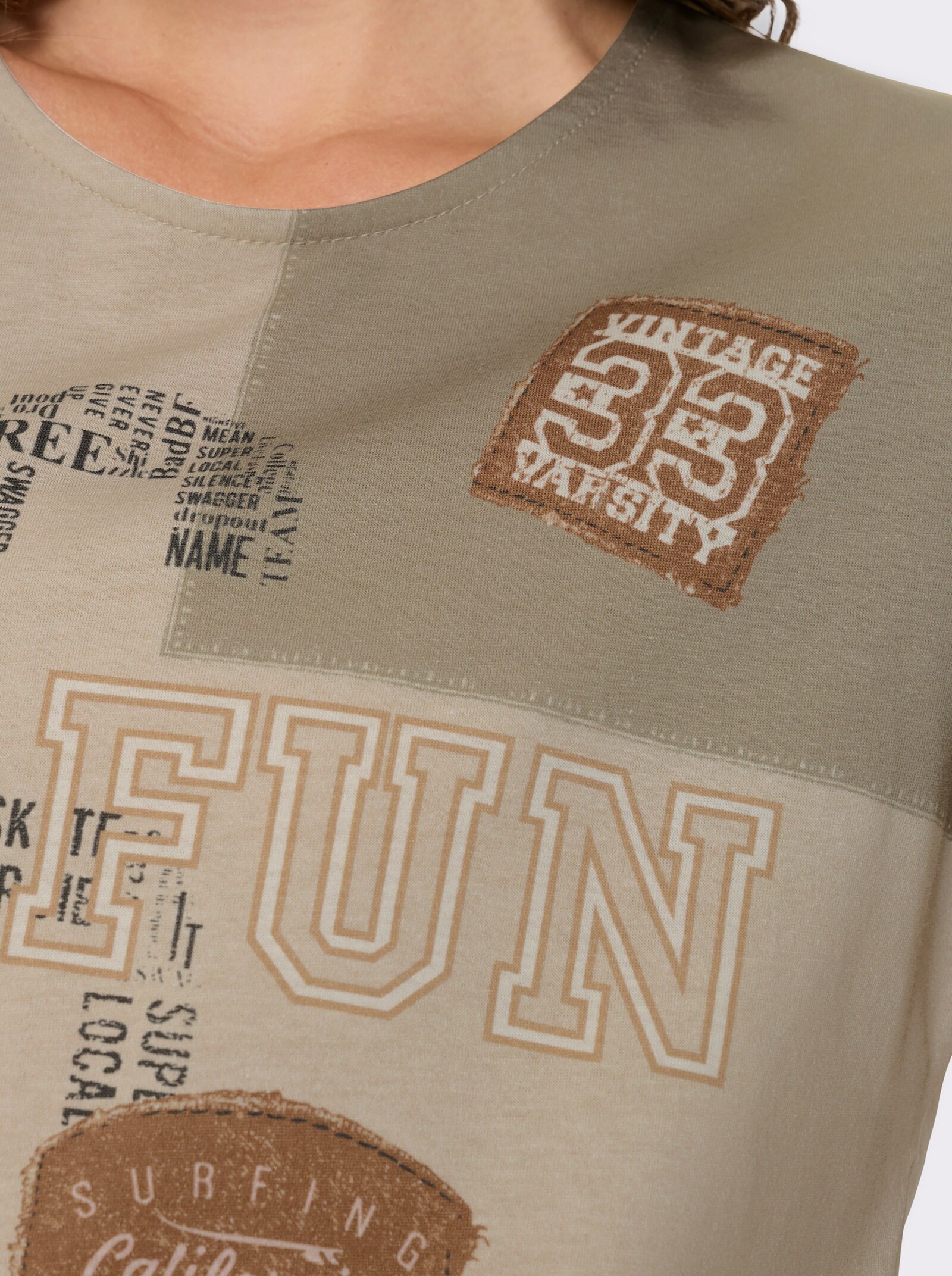 Kurzarmshirt mit Druck - sand-camel-bedruckt