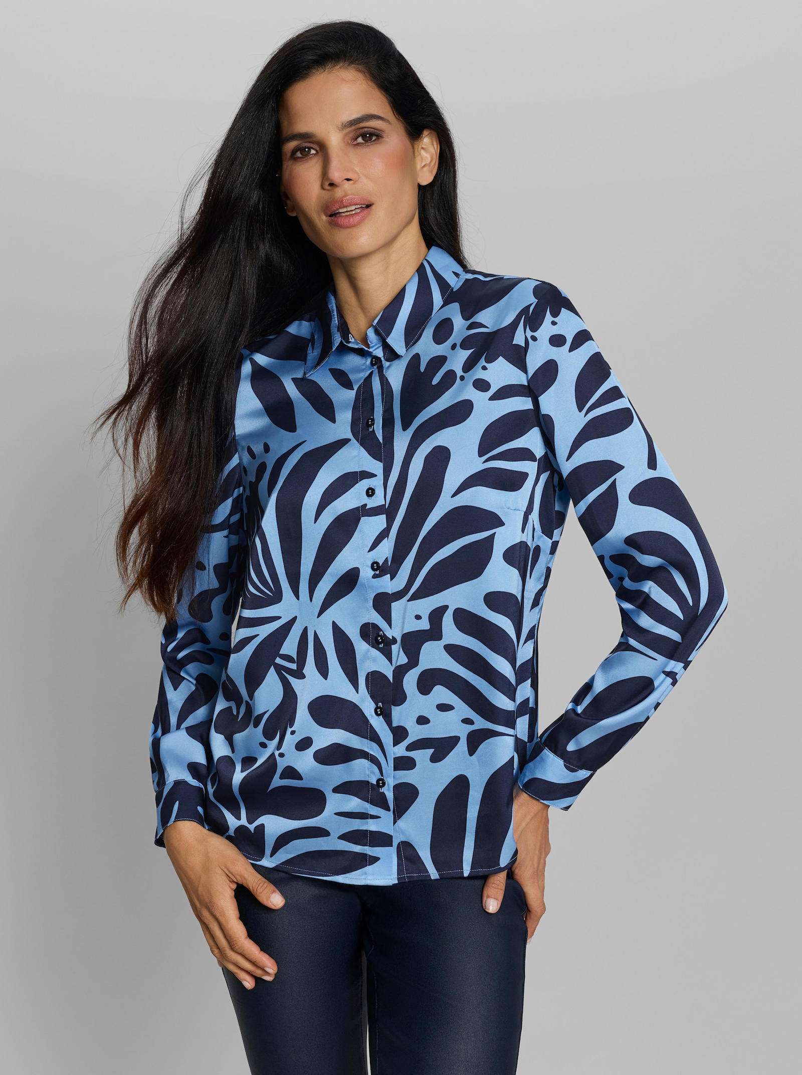 heine Satinbluse im attraktiven Druckmuster - himmelblau-marine-bedruckt