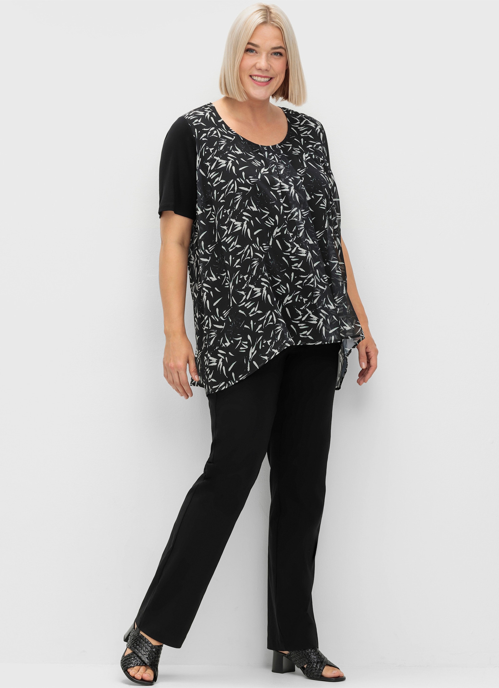 sheego Blusenshirt in Lagenoptik - schwarz-weiß-gemustert