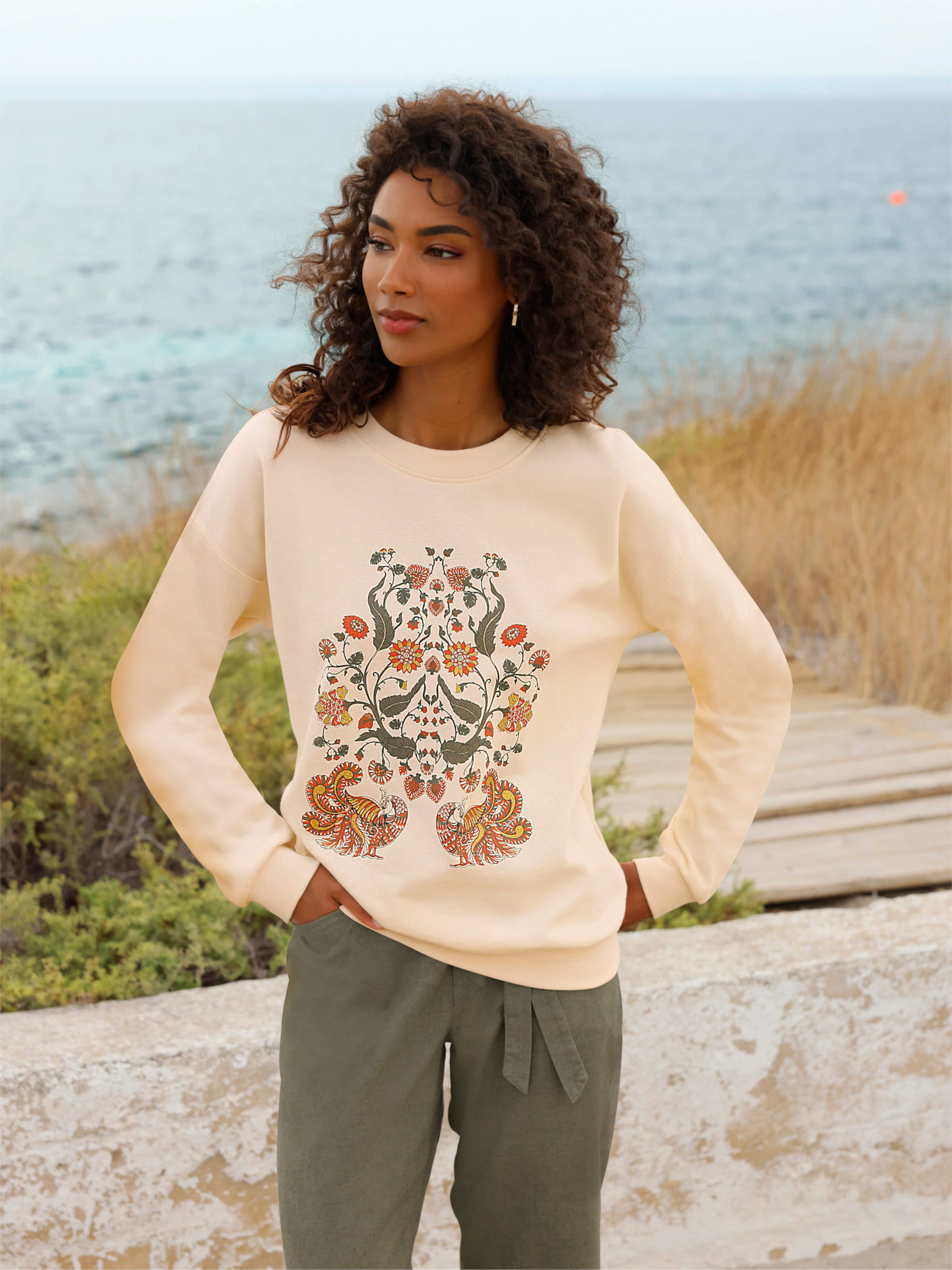Sweatshirt