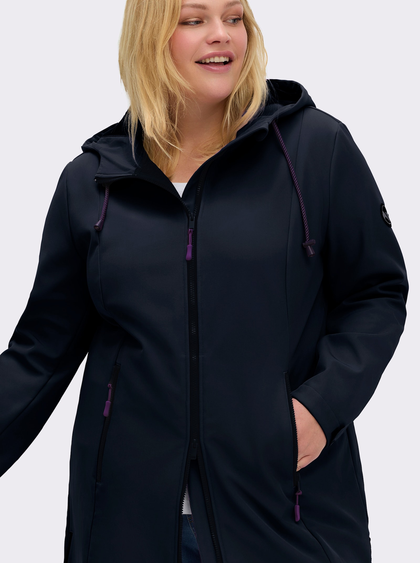 sheego Softshelljacke mit Kapuze und Tunnelzug - tiefblau
