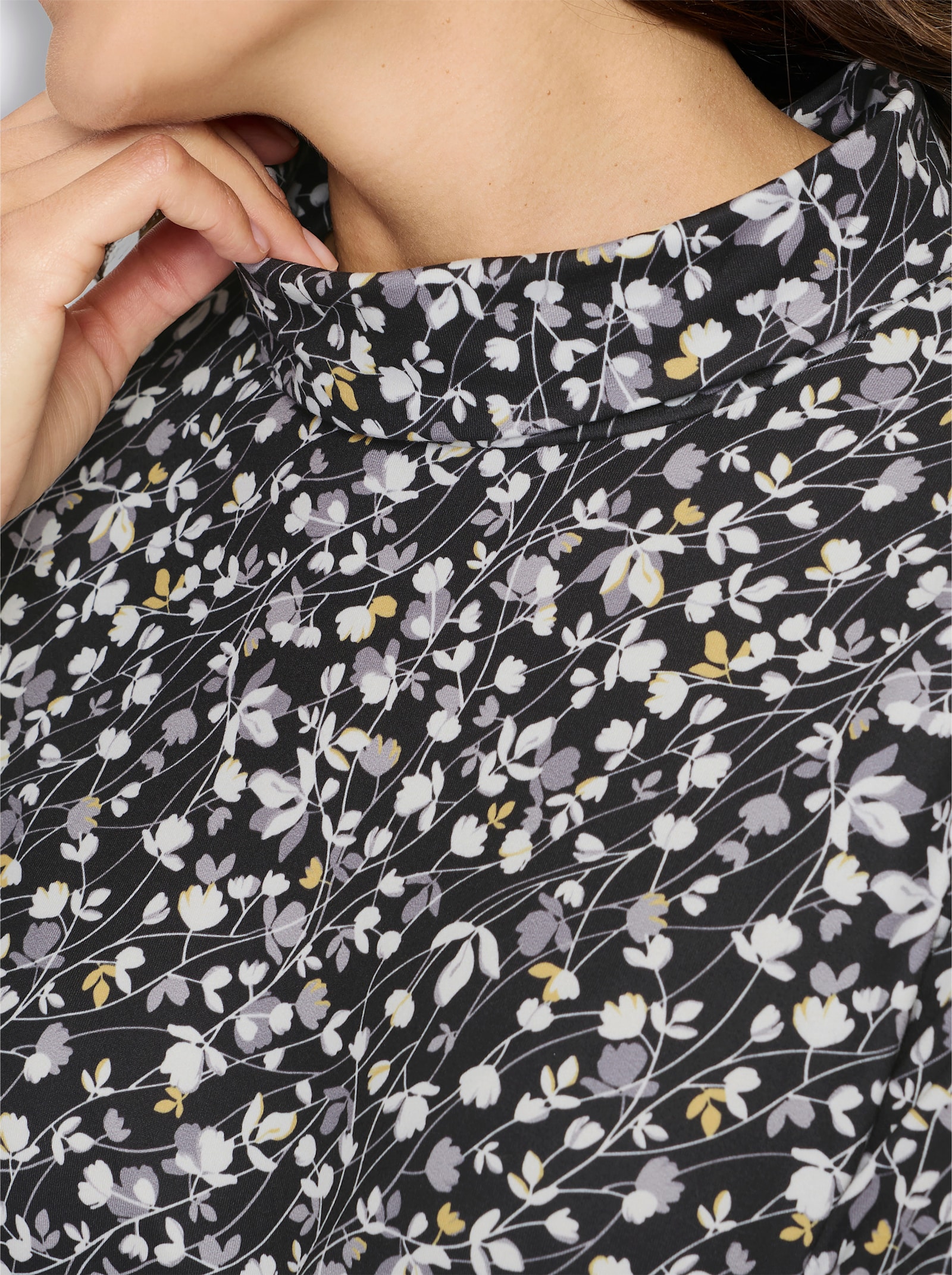 Rollkragenshirt in floralem Dessin - schwarz-steingrau-bedruckt
