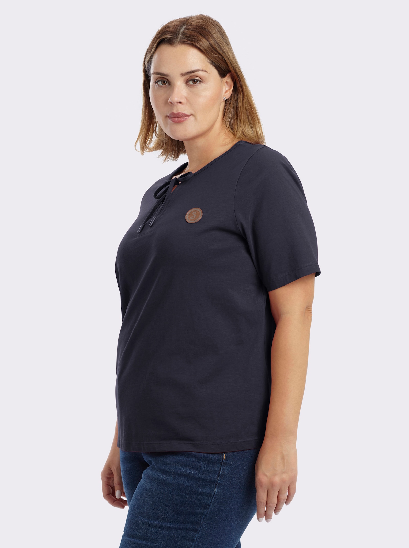 sheego Kurzarmshirt mit Bindeband am Ausschnitt - tiefblau