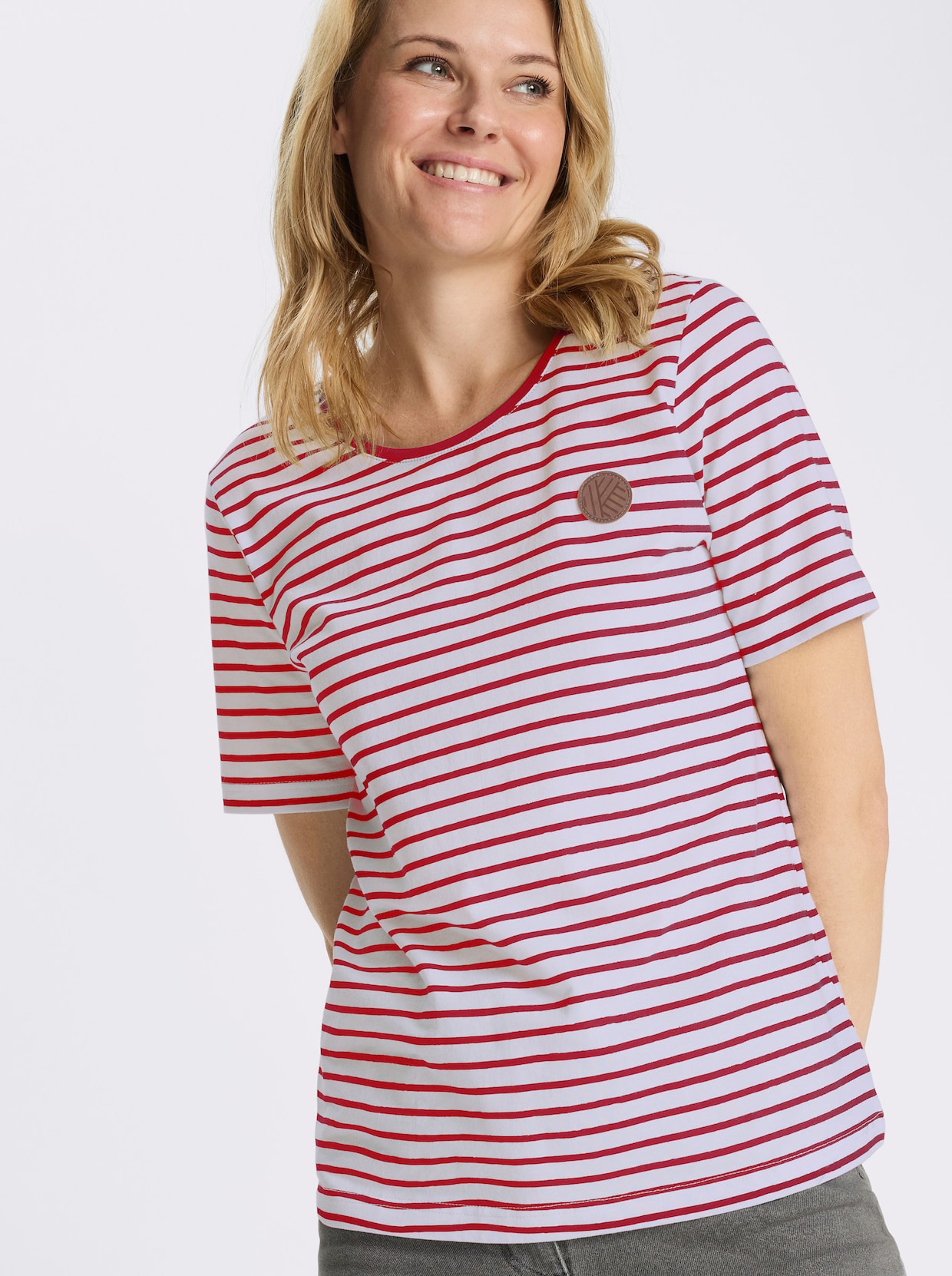 Ringelshirt mit Patch in Leder-Optik - rot-weiß-gestreift