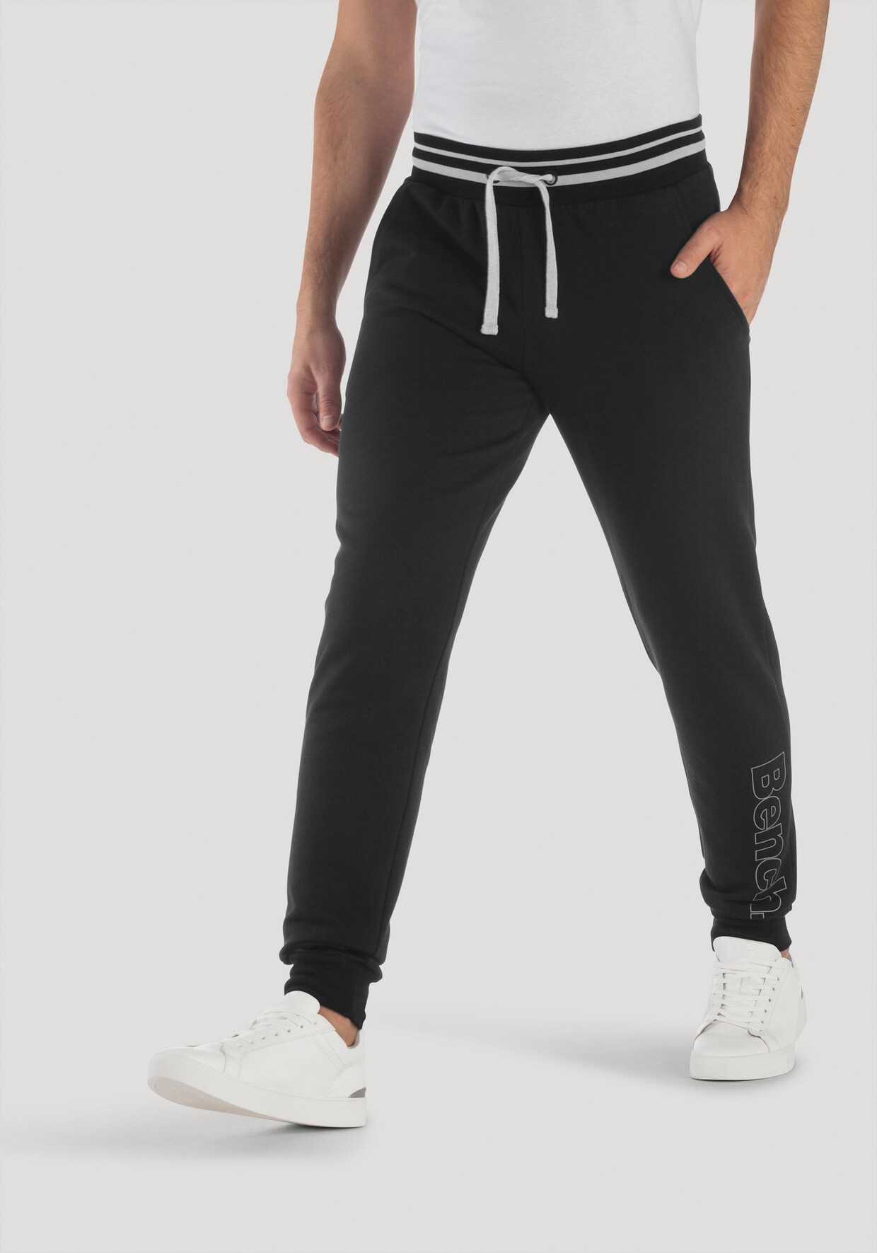 Bench. Sweathose - schwarz