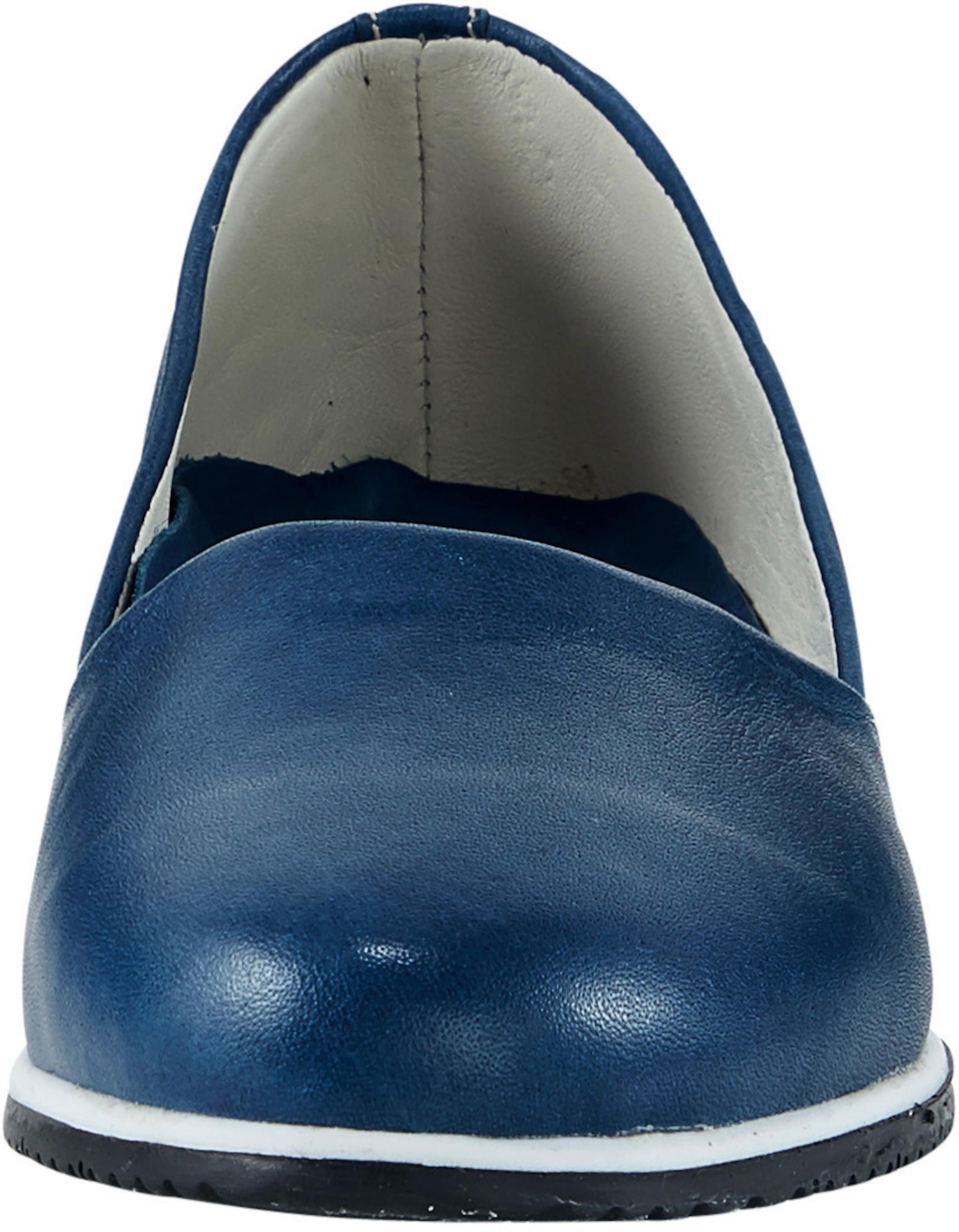 und Blau günstig Kaufen-Slipper in jeansblau von Andrea Conti. Slipper in jeansblau von Andrea Conti <![CDATA[Slipper Aus weichem Rind-Nappaleder. Tolle Optik durch die besondere Schnittführung. Mit kontrastfarbener Sohle. Futter und Innensohle: Leder. Schuh fällt klein aus, b