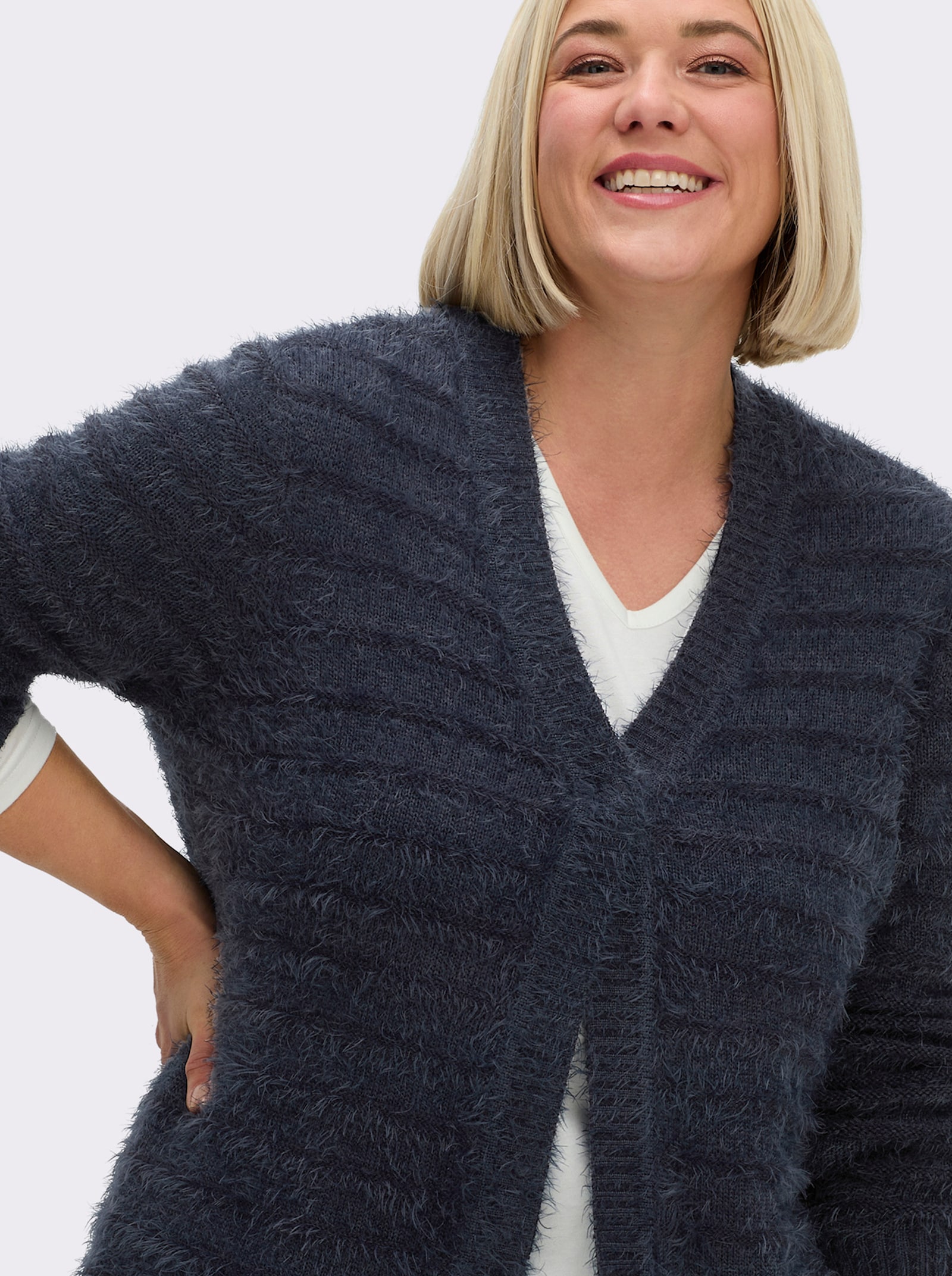 sheego Strickjacke in langer Form mit Druckknopf - tiefblau