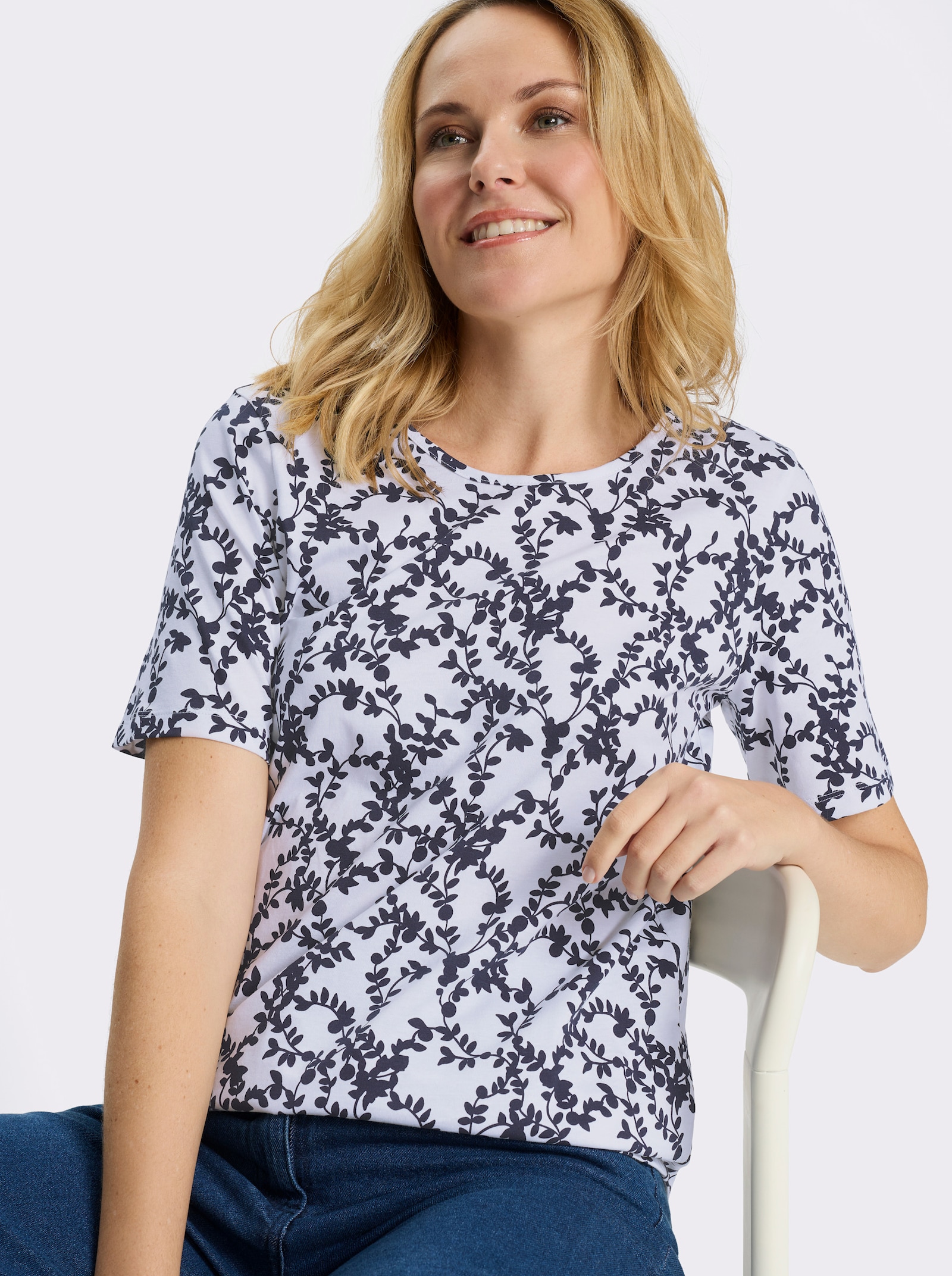 Kurzarmshirt mit floralem Muster - weiß-marine-bedruckt