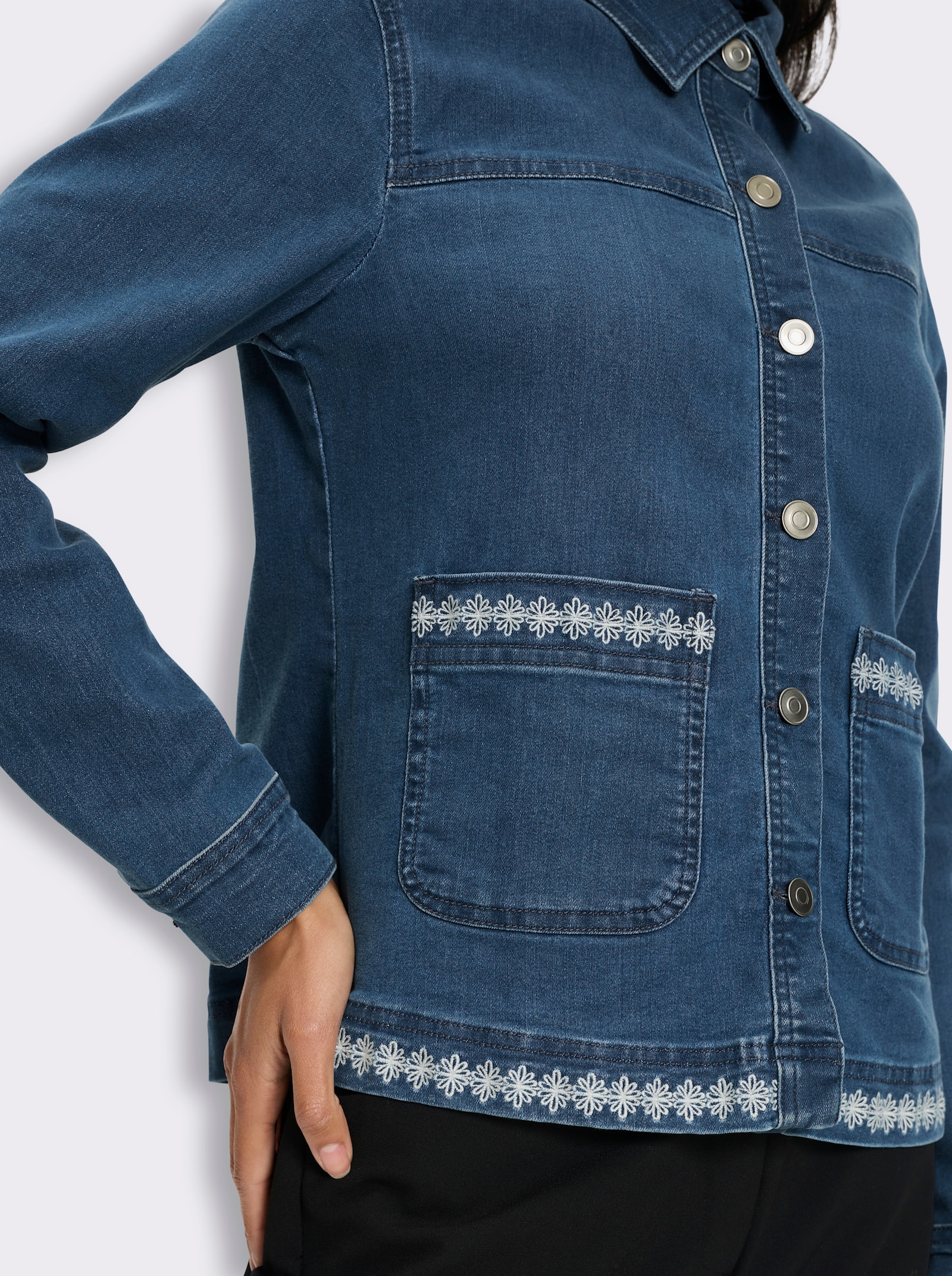 Jeansjacke mit Blütenstickerei - blue-stone-washed
