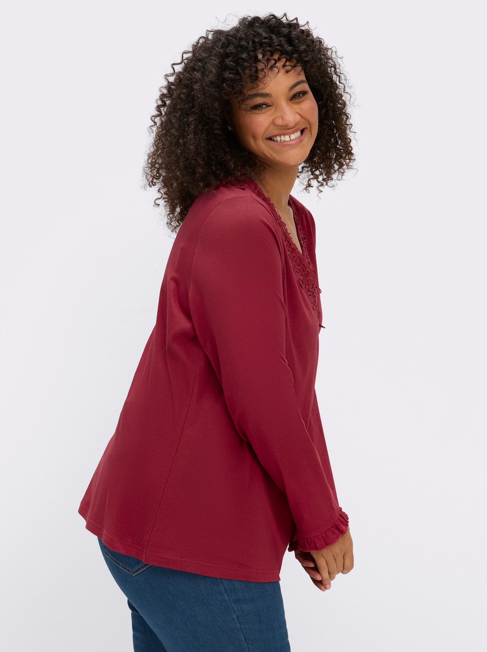 sheego by Joe Browns Langarmshirt mit Spitze am V-Ausschnitt - kirsche