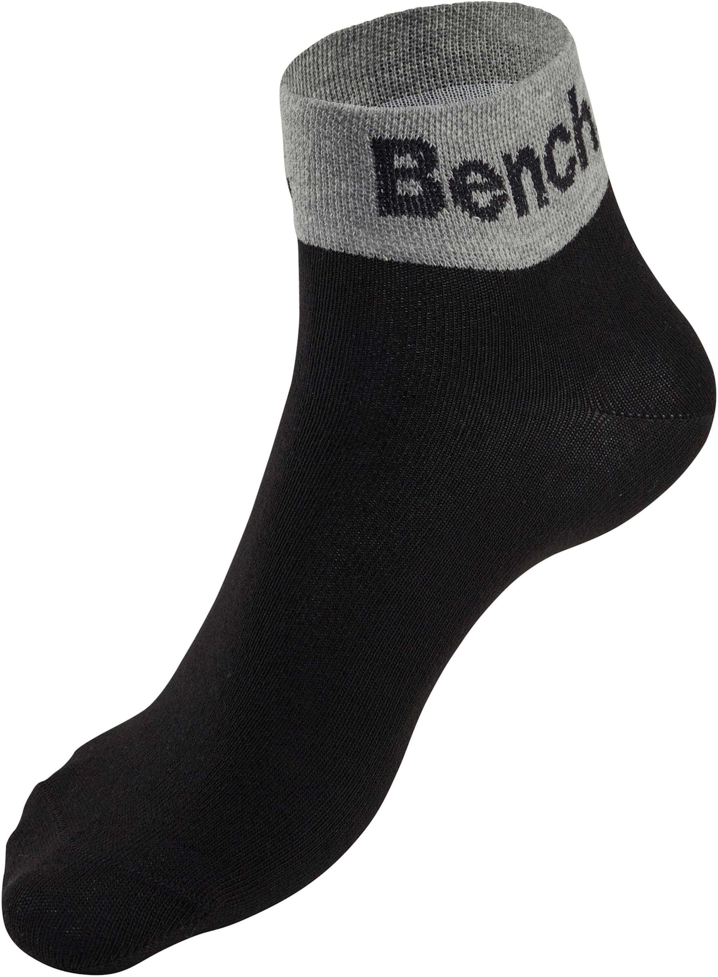 Socken Logo günstig Kaufen-Kurzsocken in schwarz von Bench.. Kurzsocken in schwarz von Bench. <![CDATA[Logodruck am Schaft. Aus 78% Baumwolle, 21% Polyamid, 1% Elasthan. Kurzsocken enden in Knöchelhöhe. Sehr gut geeignet für Sneaker und Sportschuhe.]]>. 