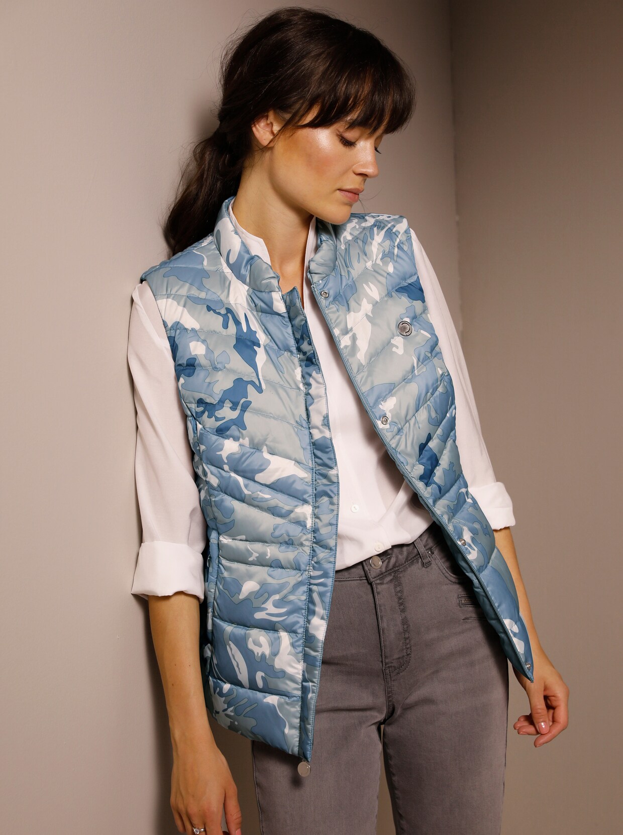 CREATION L PREMIUM Keerbaar donzen gilet - steengrijs + steengrijs bedrukt