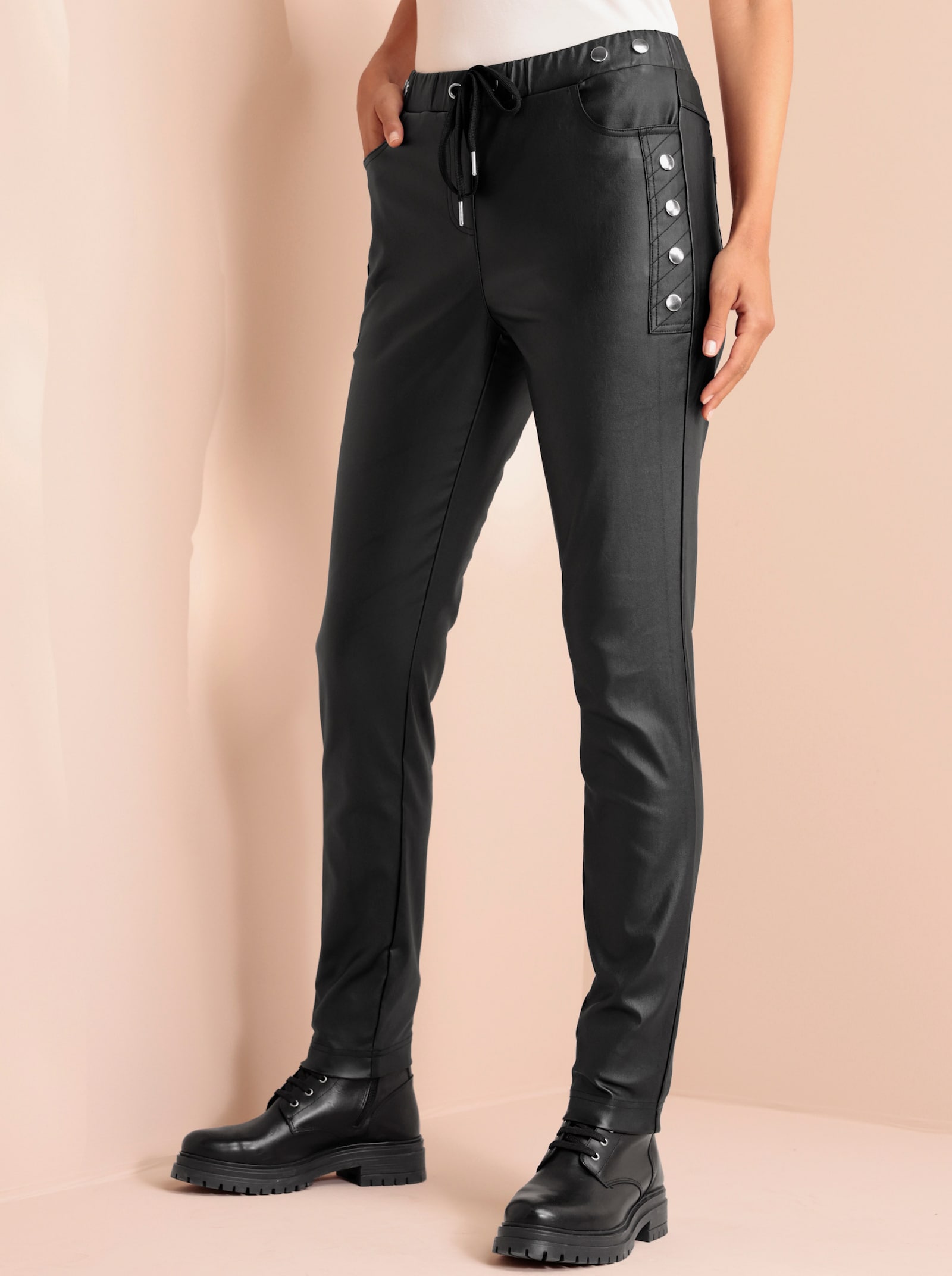 heine Pantalon Jogpant avec boutons décoratifs - noir
