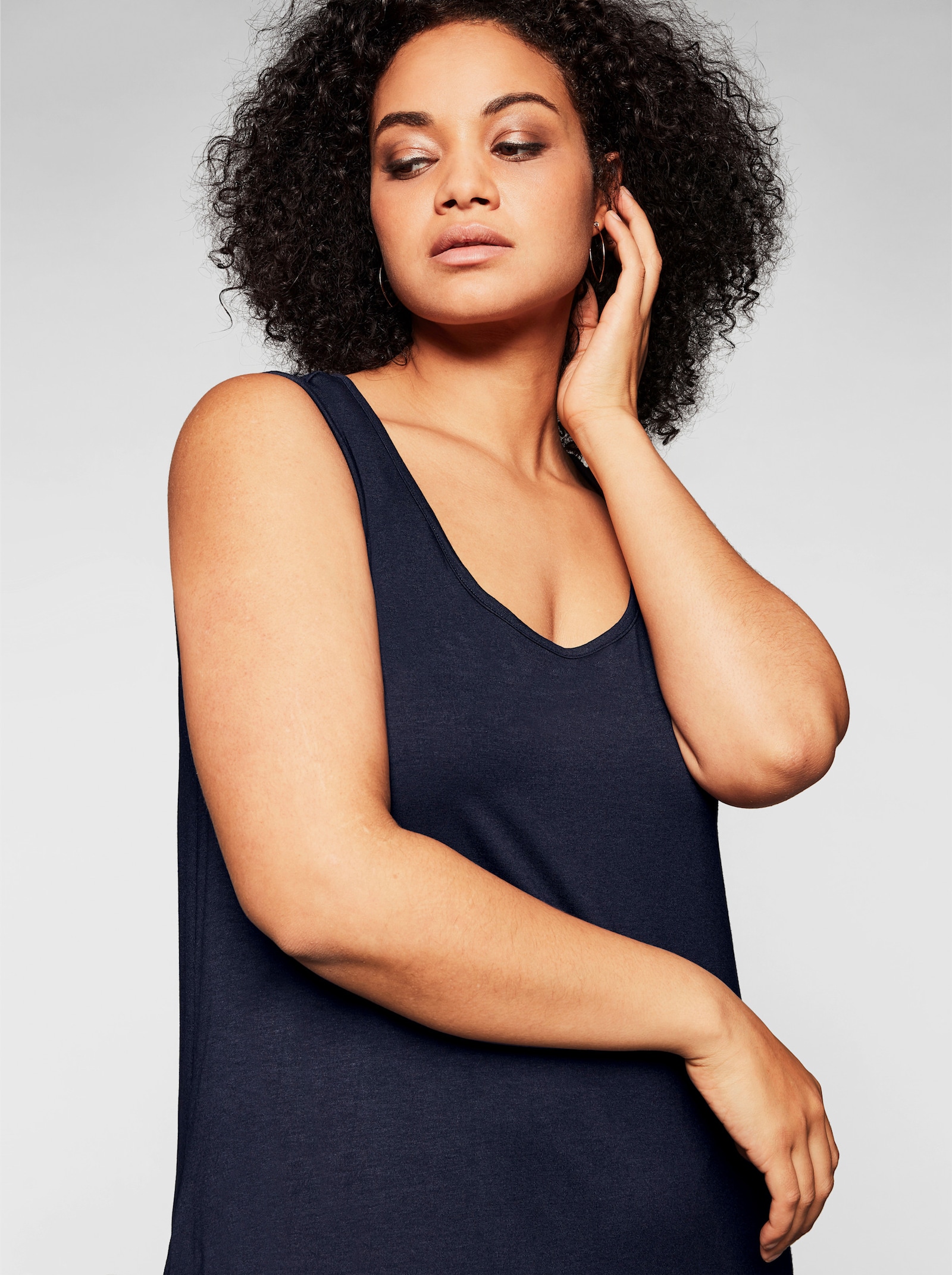 sheego Strandjurk met voor korte en achter lange zoom - marine