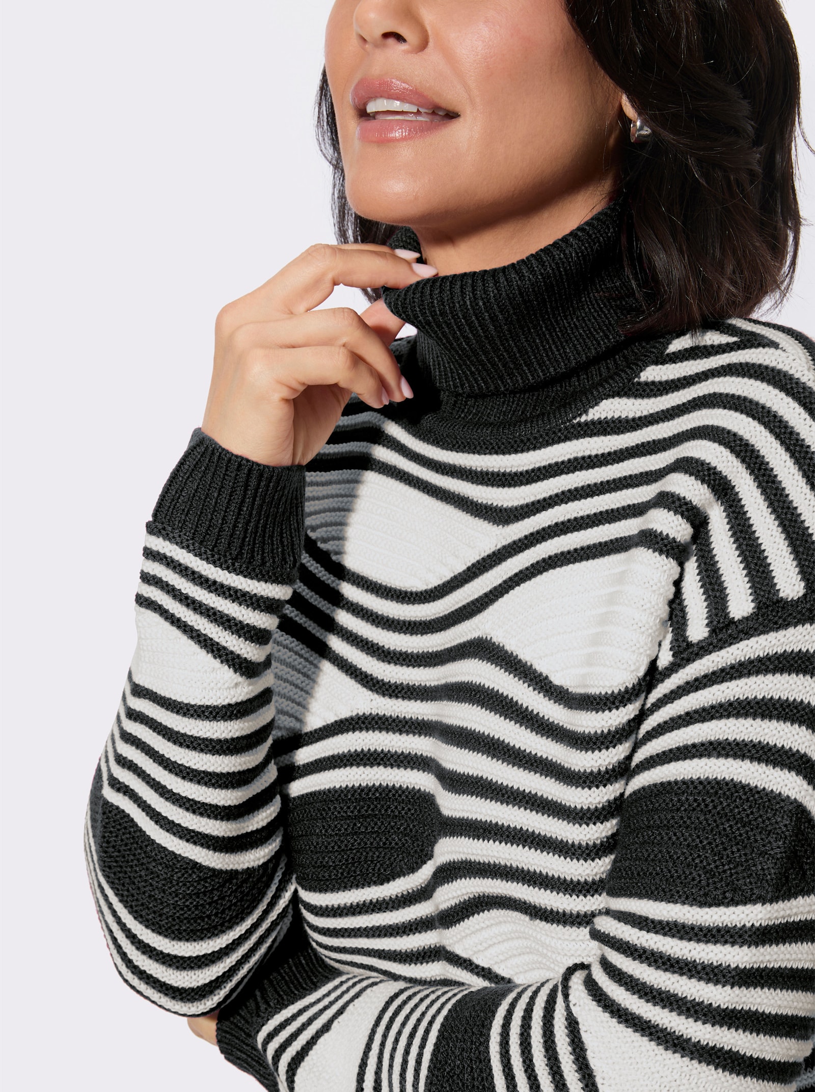 Rollkragenpullover mit Intarsienmuster - schwarz-ecru-gemustert