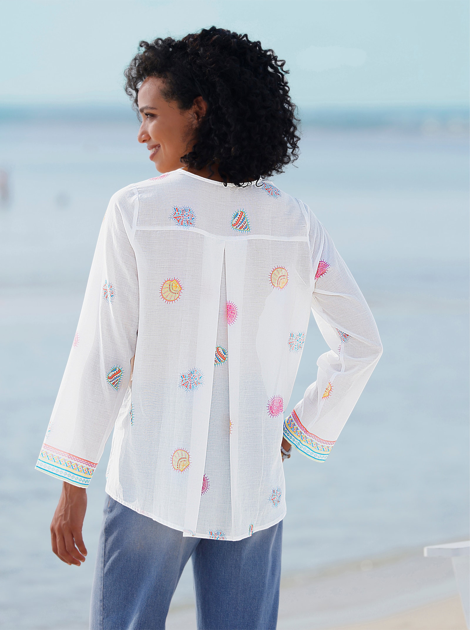 heine Baumwollbluse mit Seitenschlitzen - weiß-flamingo-bedruckt