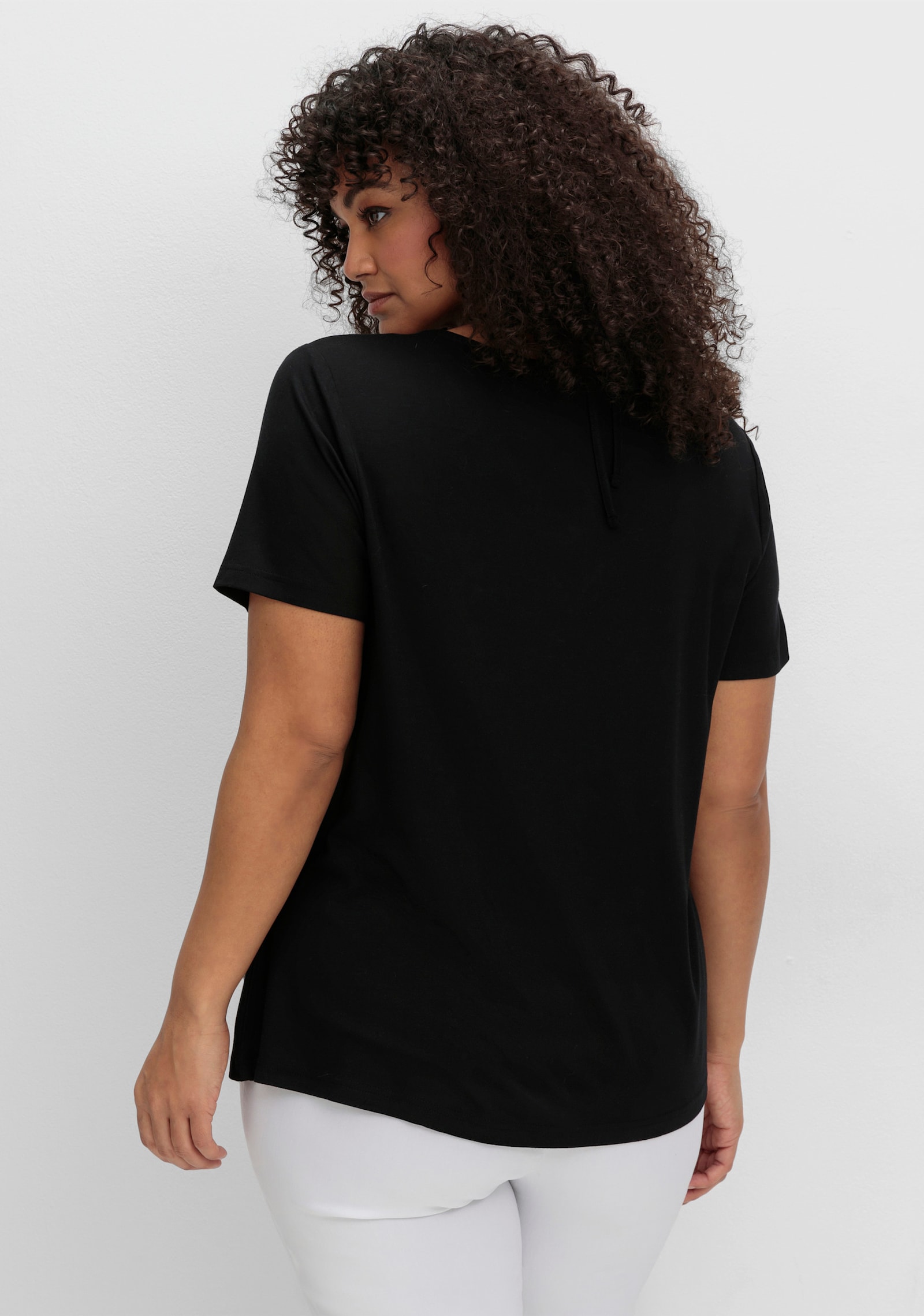 sheego by Joe Browns Haltershirt met V-vormige cut-out - zwart
