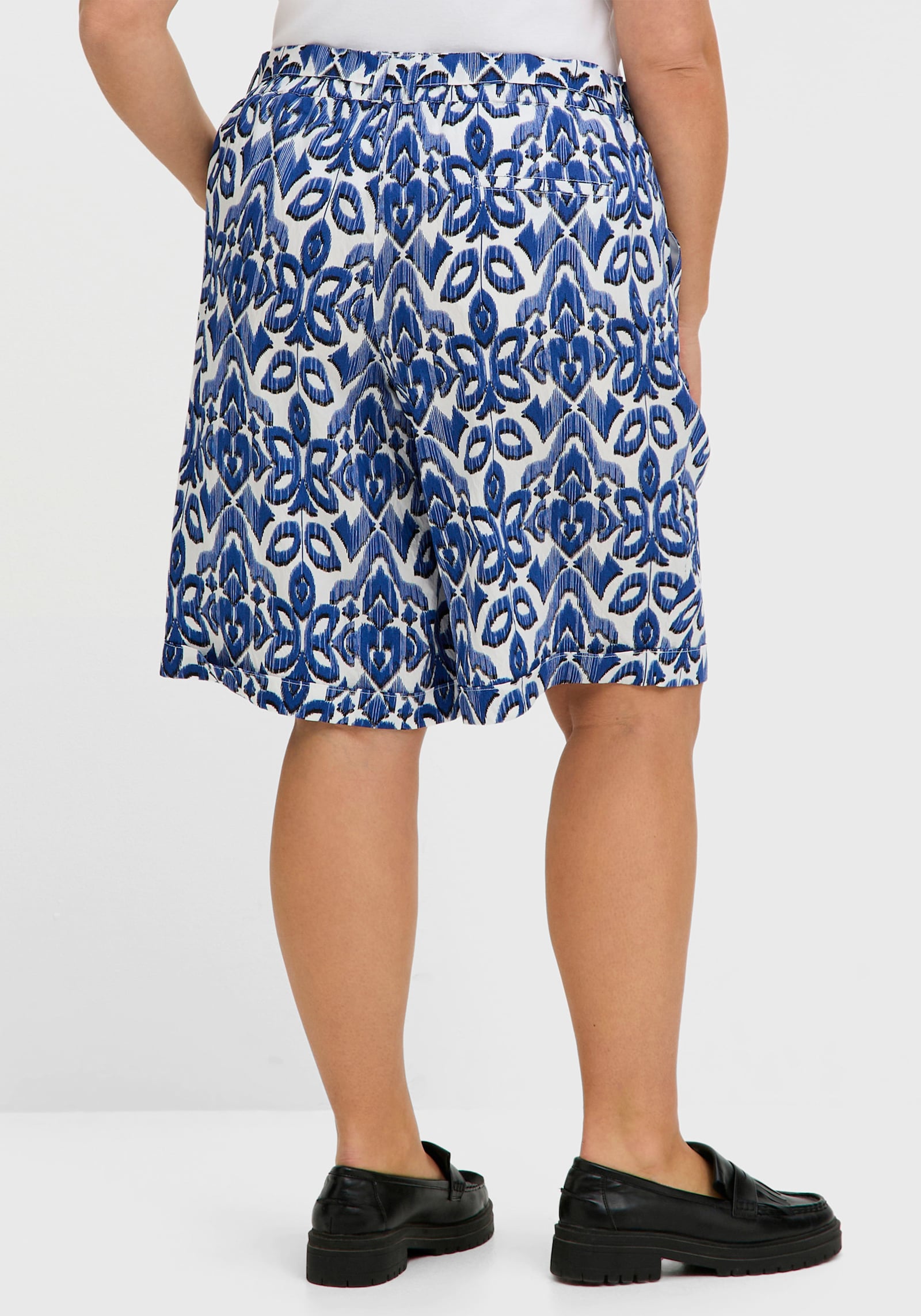 sheego Bermudas mit Bindegürtel, bedruckt - ecru-gemustert