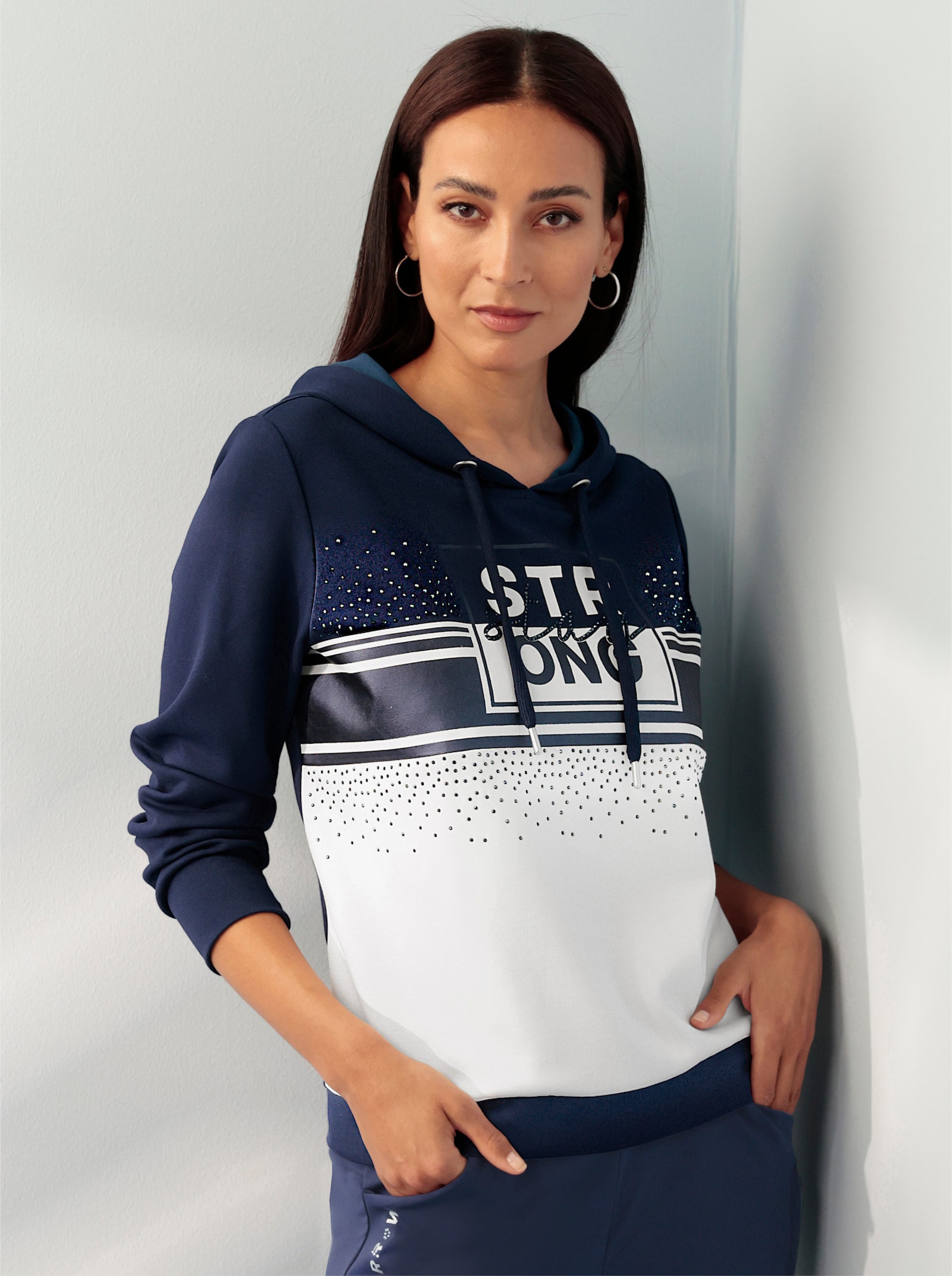 heine Kapuzensweatshirt mit Schriftzug - marine-ecru-bedruckt