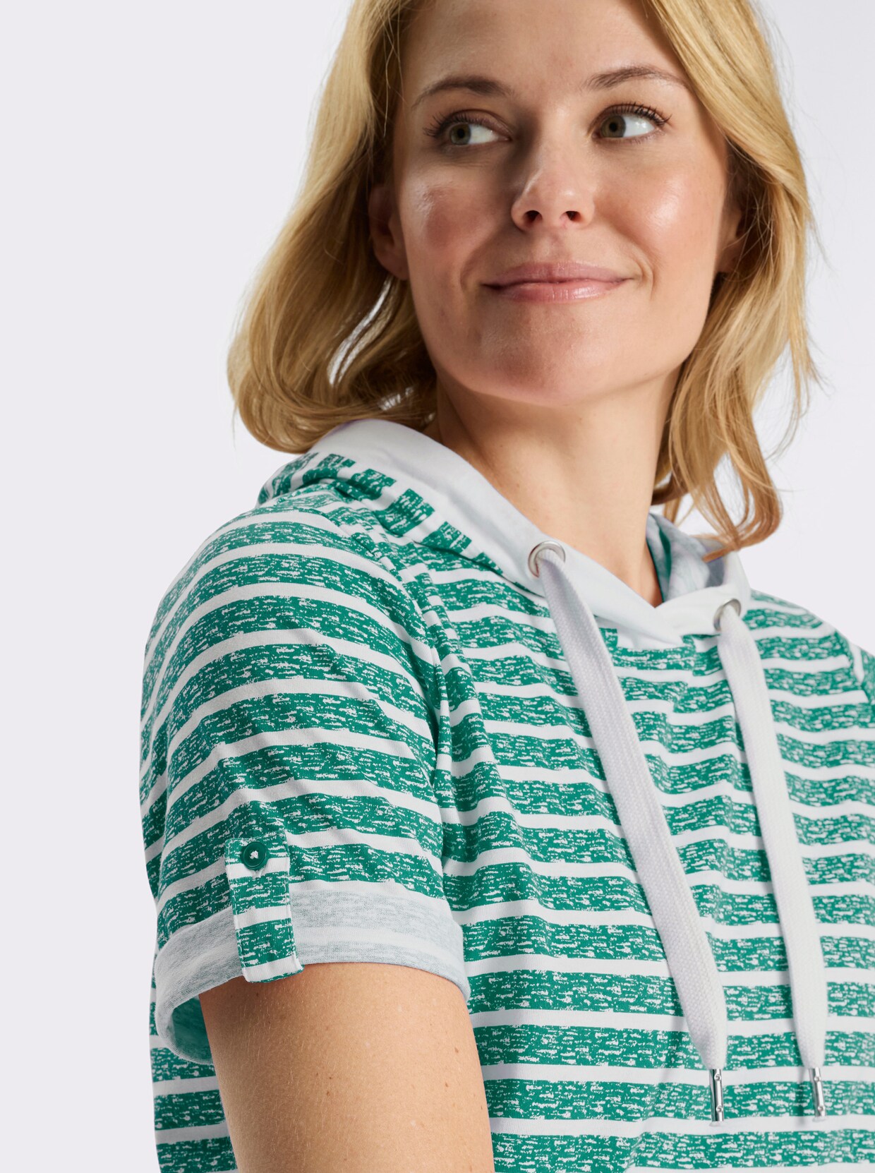 Kapuzenshirt mit kurzen Ärmeln - smaragd-ecru-bedruckt