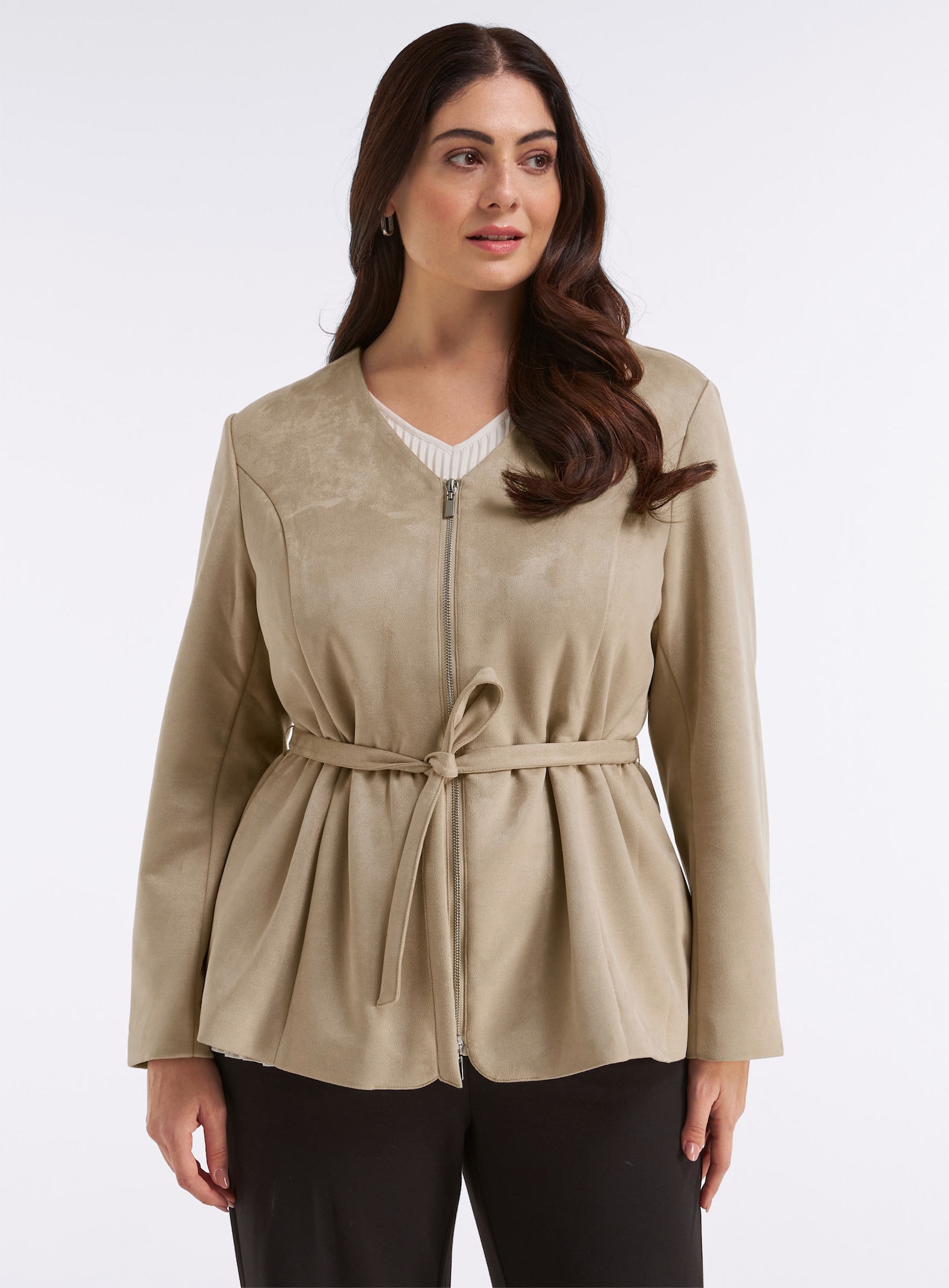 sheego Jacke in Veloursleder-Optik, mit Schößchen - beige