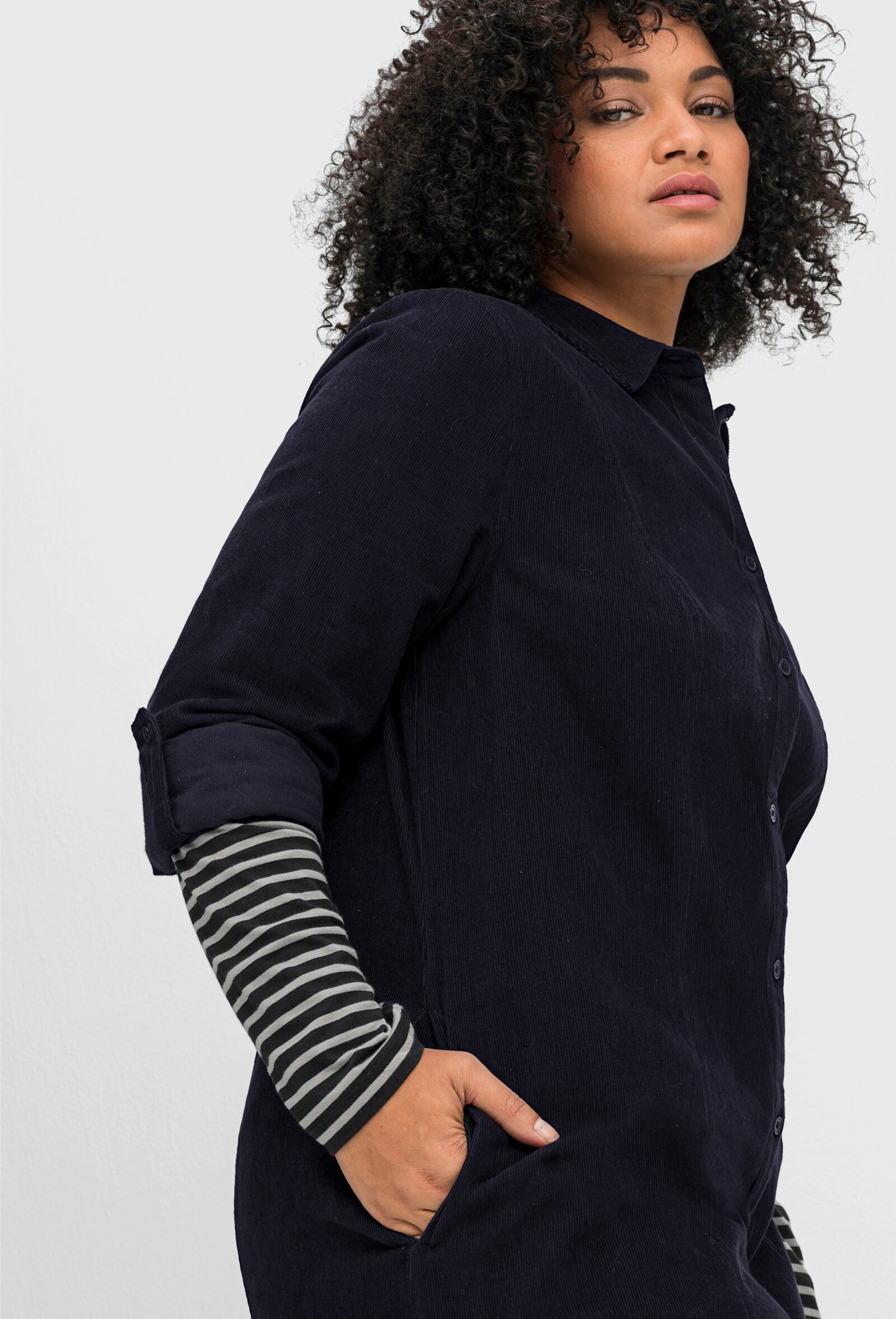 sheego Hemdblusenkleid aus weichem Cord - tiefblau