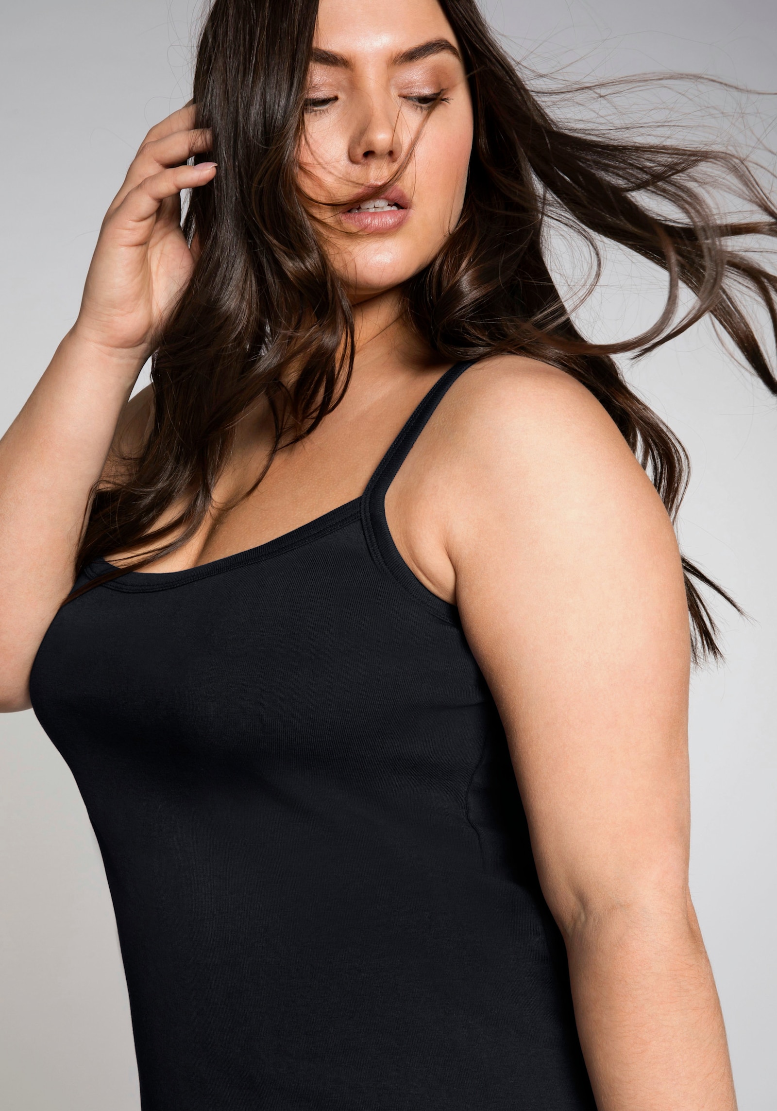 sheego Spaghettitop in Rippqualität - schwarz
