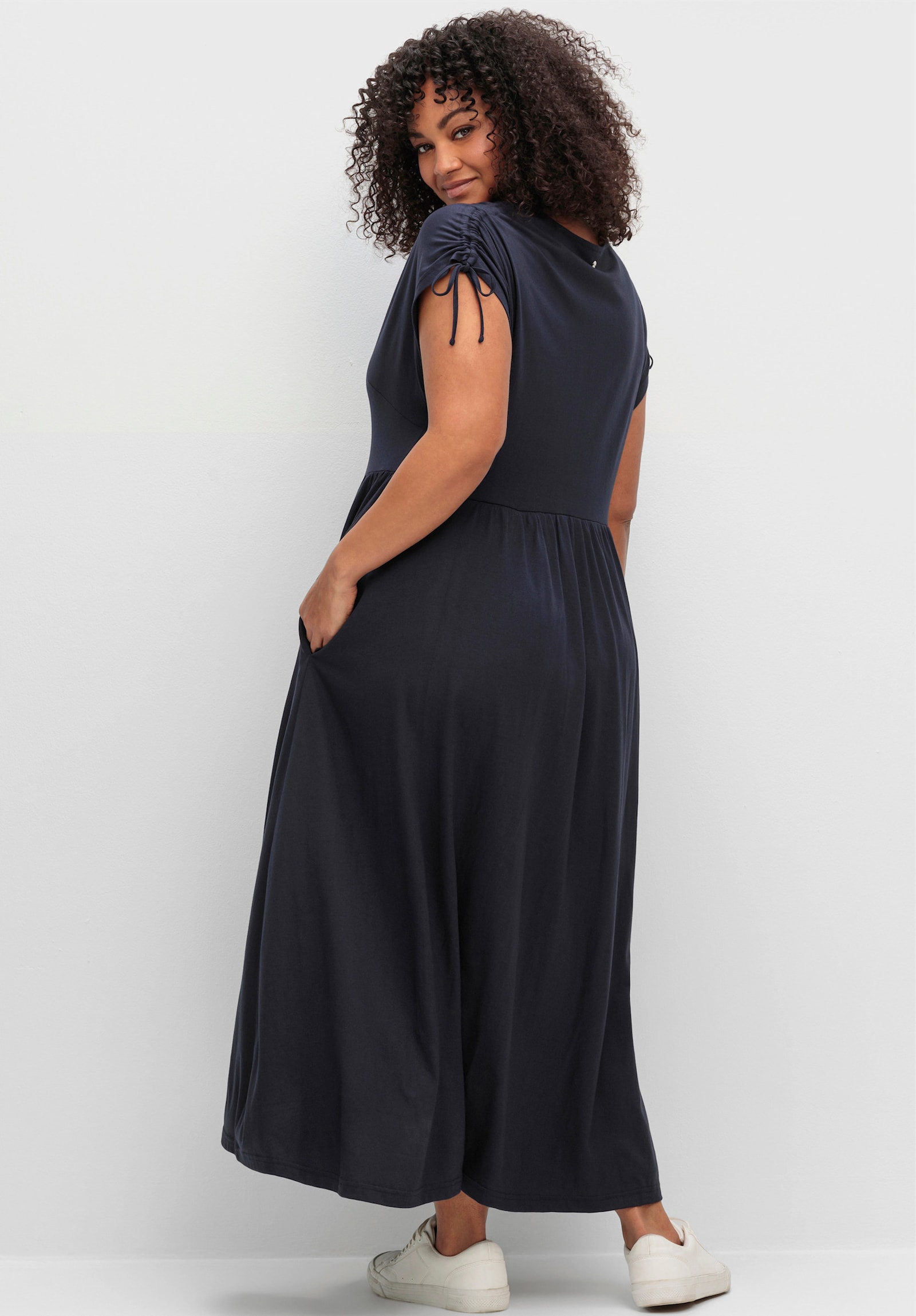 sheego Jerseykleid mit Tunnelzug am Ärmel - tiefblau