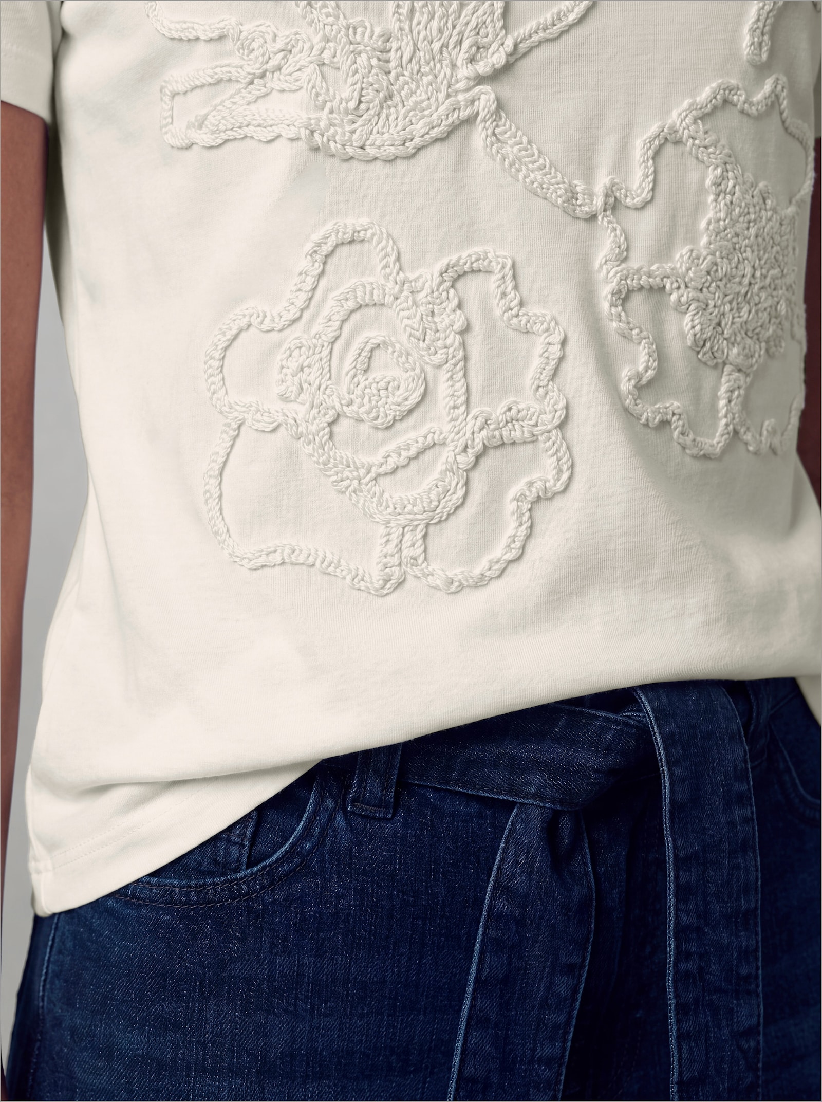 heine Kurzarmshirt mit Blumen-Applikationen - ecru